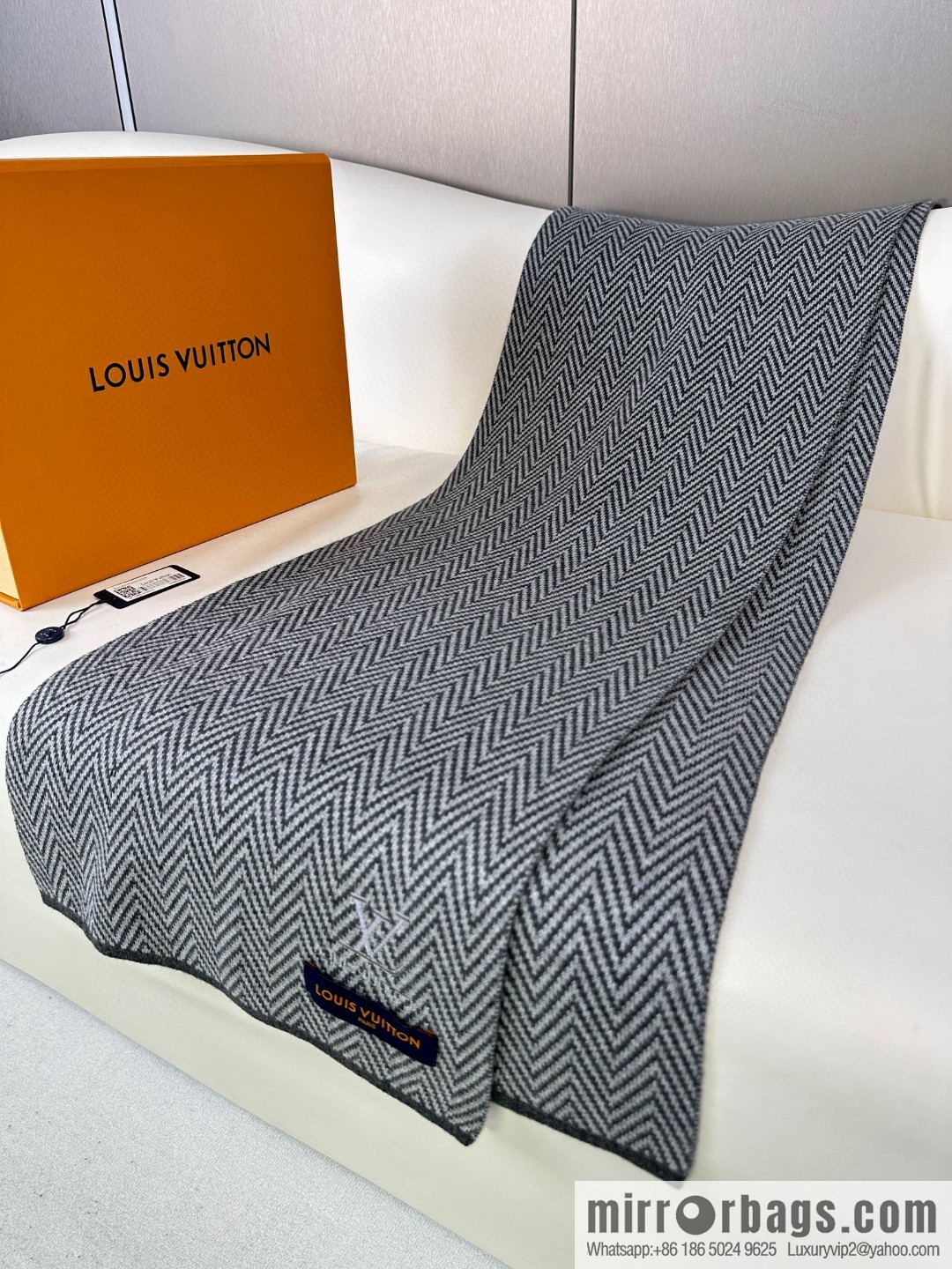 LV Louis Vuitton 100% Knitted Cashmere Classic Striped Woven Scarf