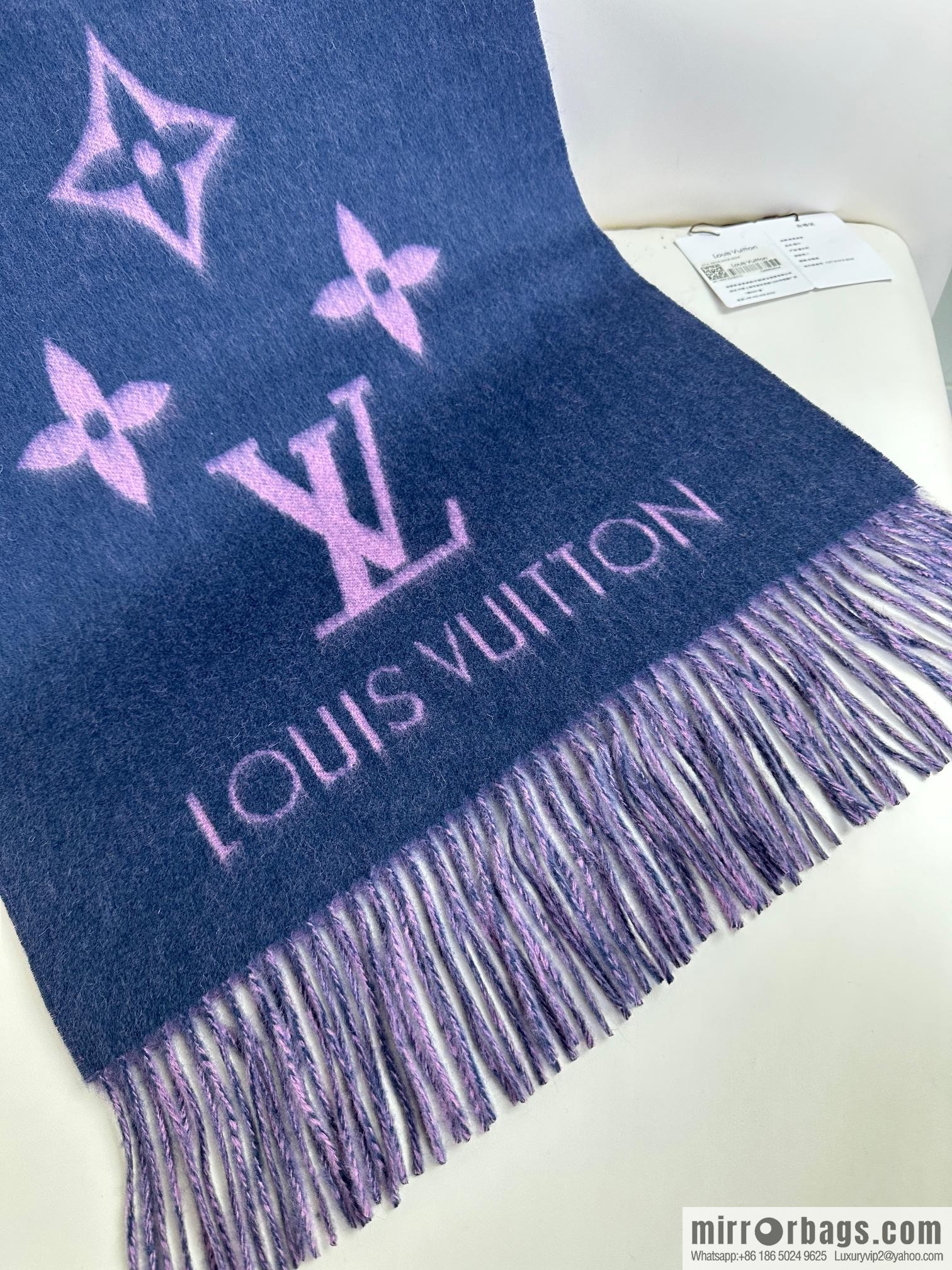 LV 𝑹𝒆𝒚𝒌𝒋𝒂𝒗𝒊𝒌 Double Sided Cashmere Scarf