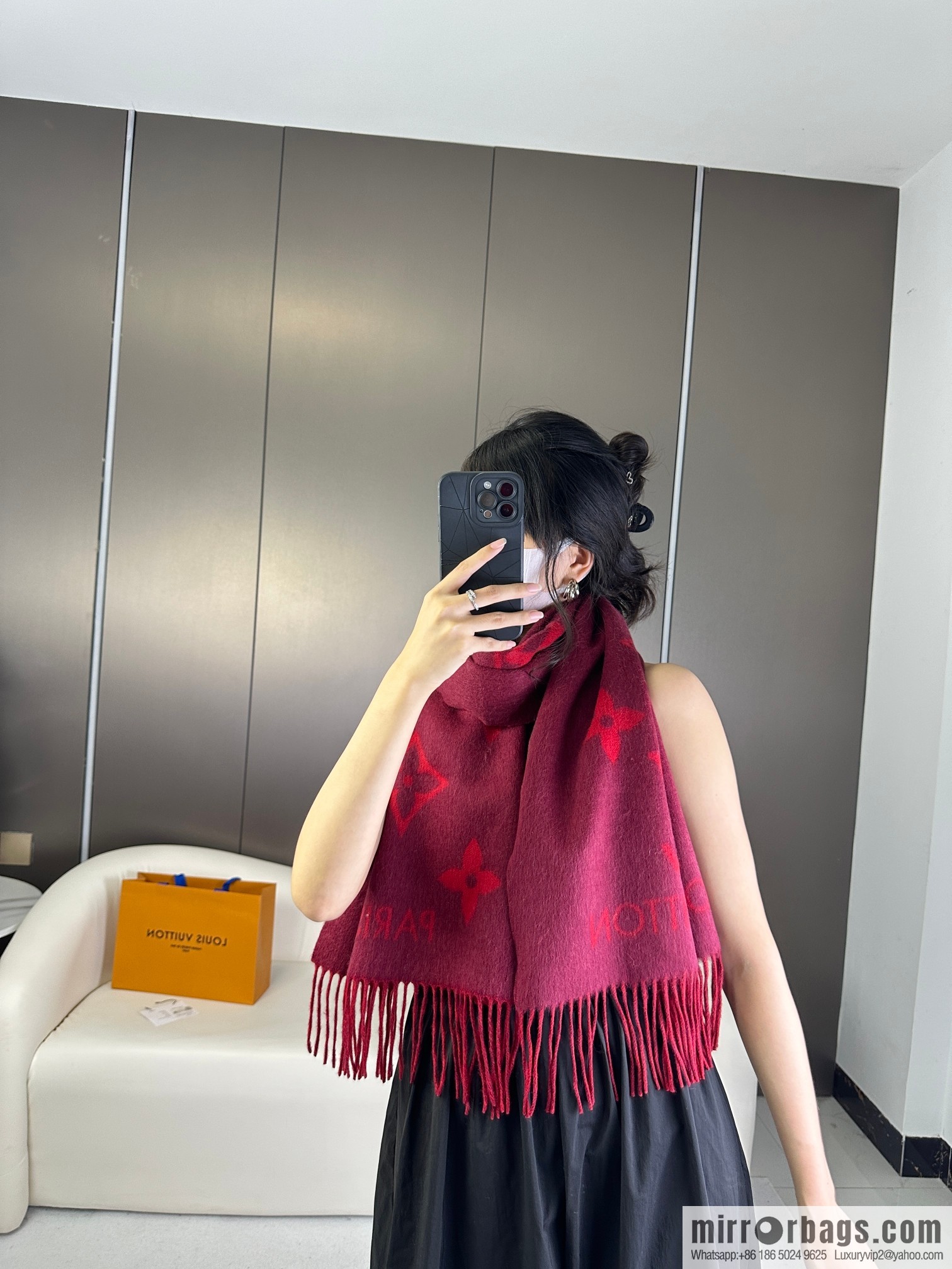 LV 𝑹𝒆𝒚𝒌𝒋𝒂𝒗𝒊𝒌 Double Sided Cashmere Scarf