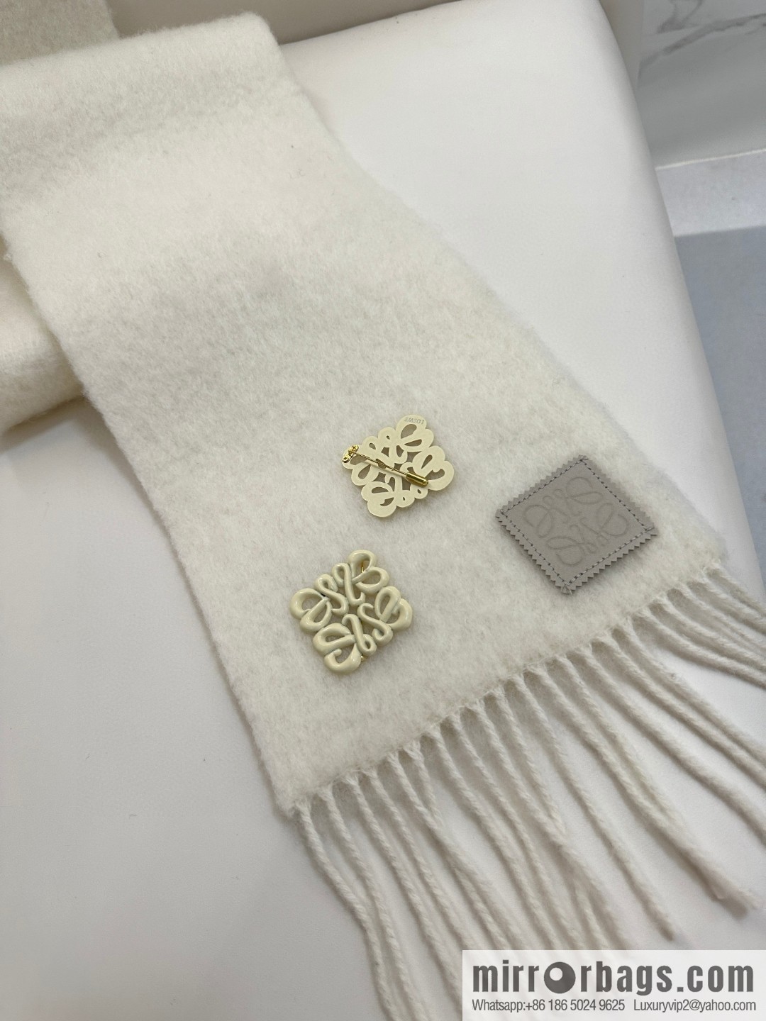 LOEWE new mohair brooch scarf
