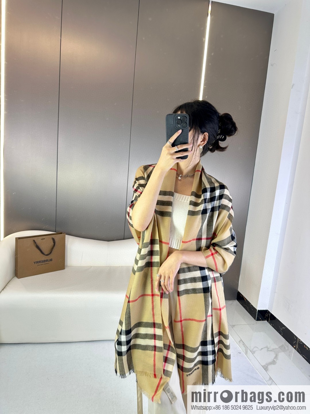 Burberry, the latest classic blend collection, English checked cashmere scarf