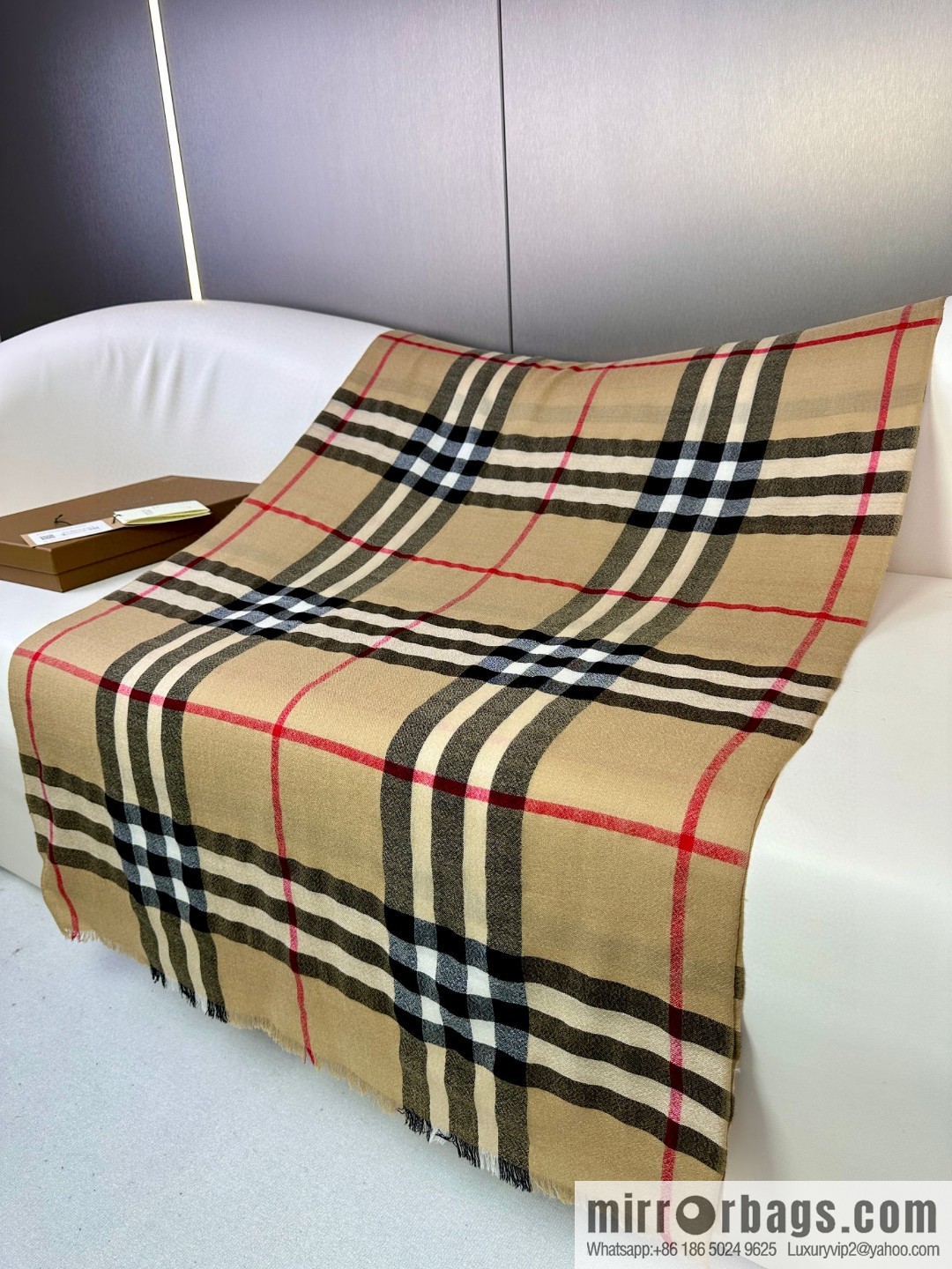 Burberry, the latest classic blend collection, English checked cashmere scarf