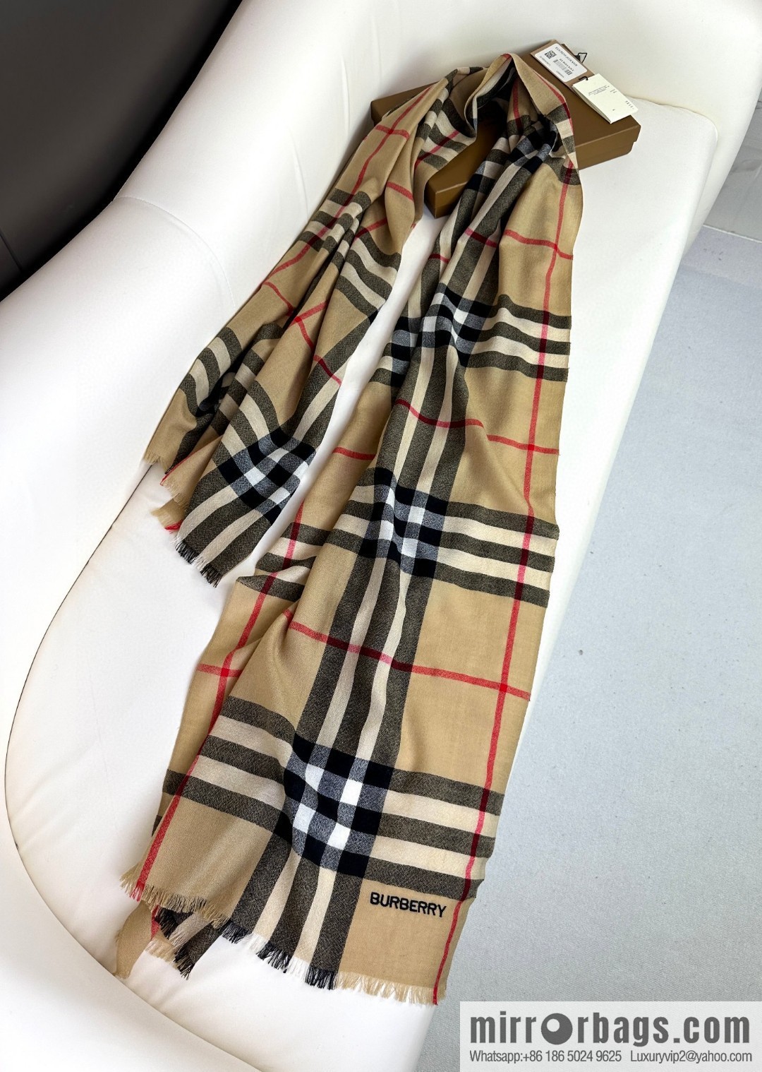 Burberry, the latest classic blend collection, English checked cashmere scarf
