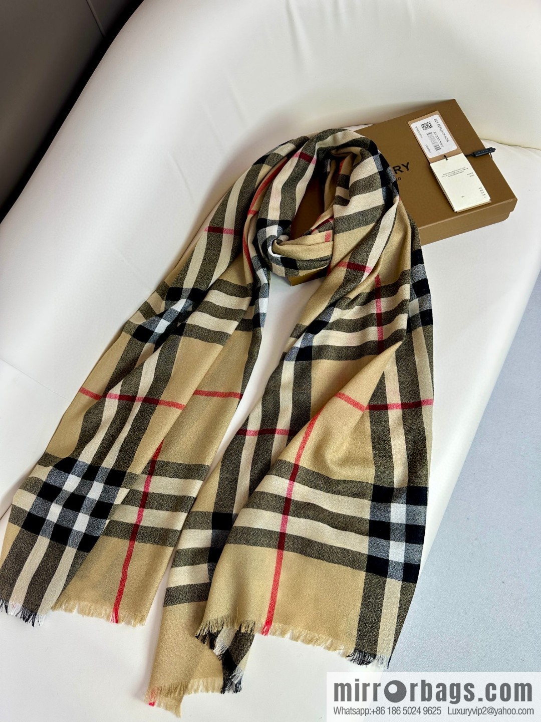 Burberry, the latest classic blend collection, English checked cashmere scarf