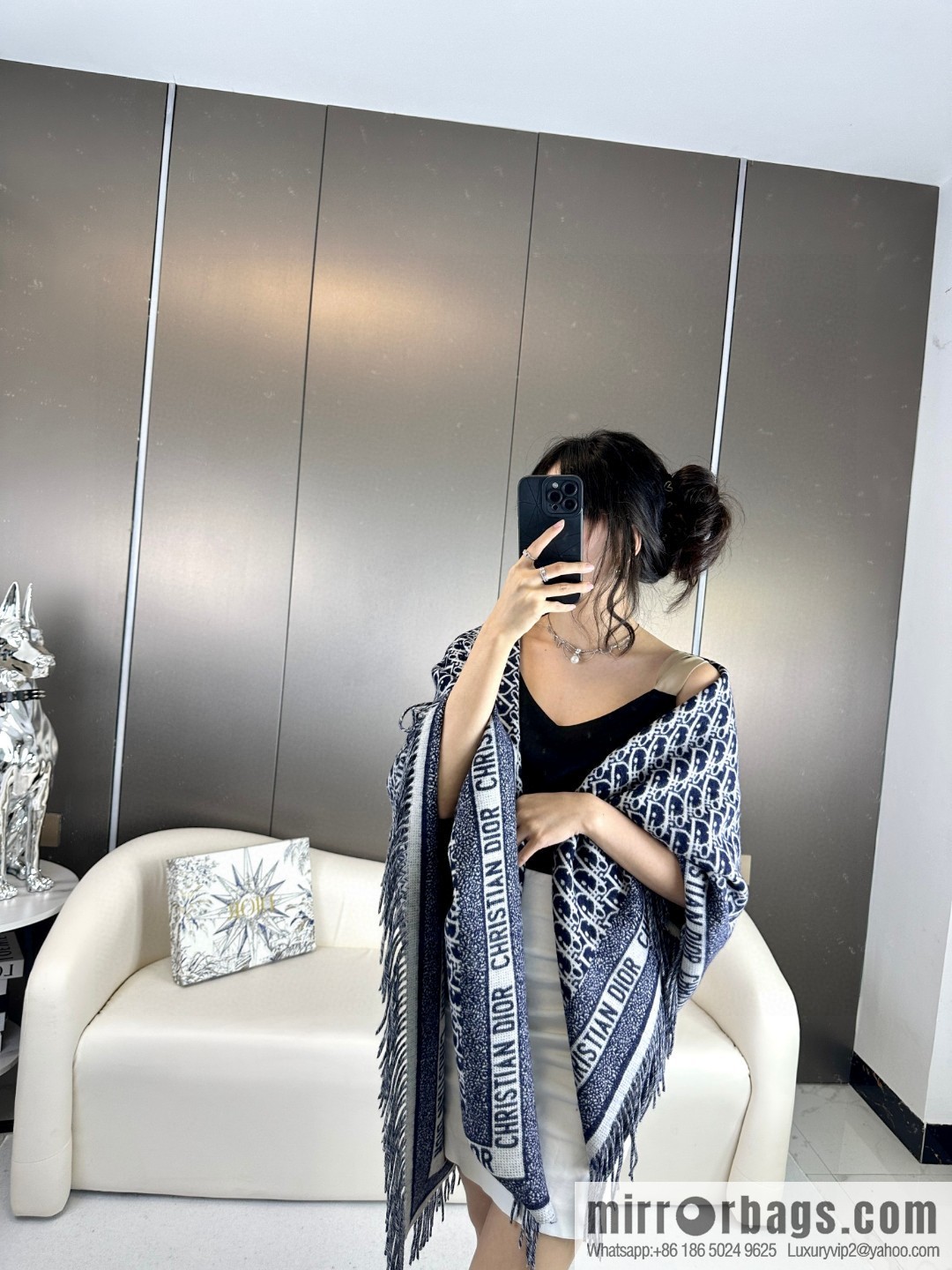 DIOR latest presbyopia elements big shawl. Blanket. Blanket