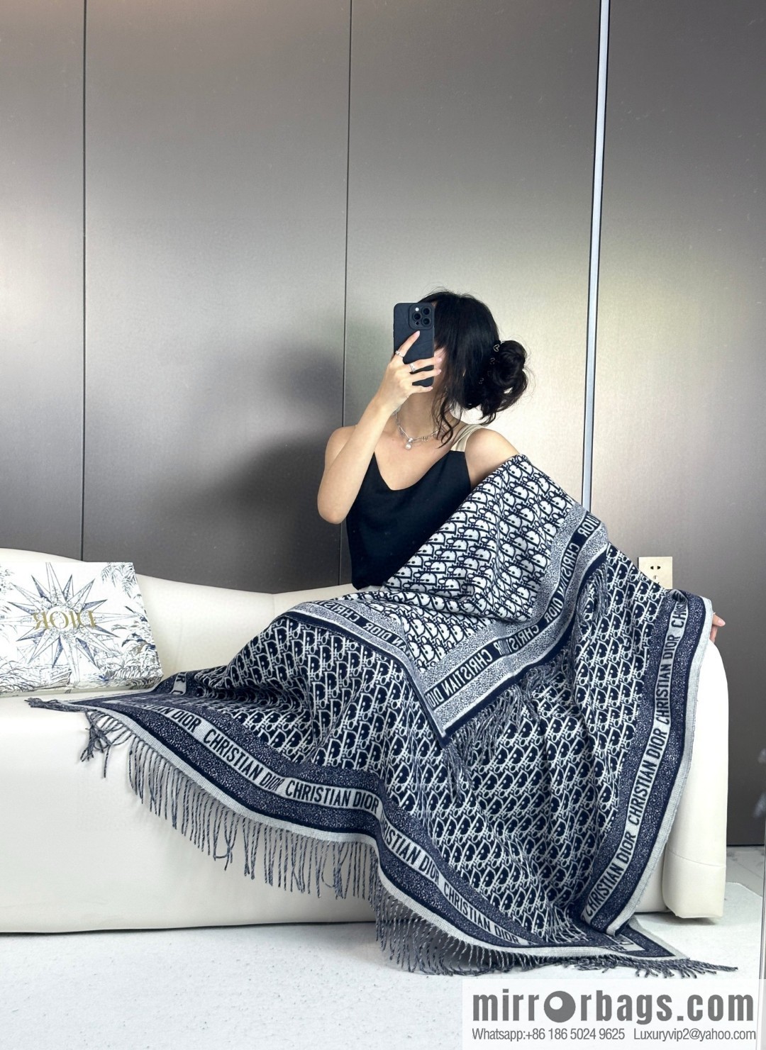 DIOR latest presbyopia elements big shawl. Blanket. Blanket