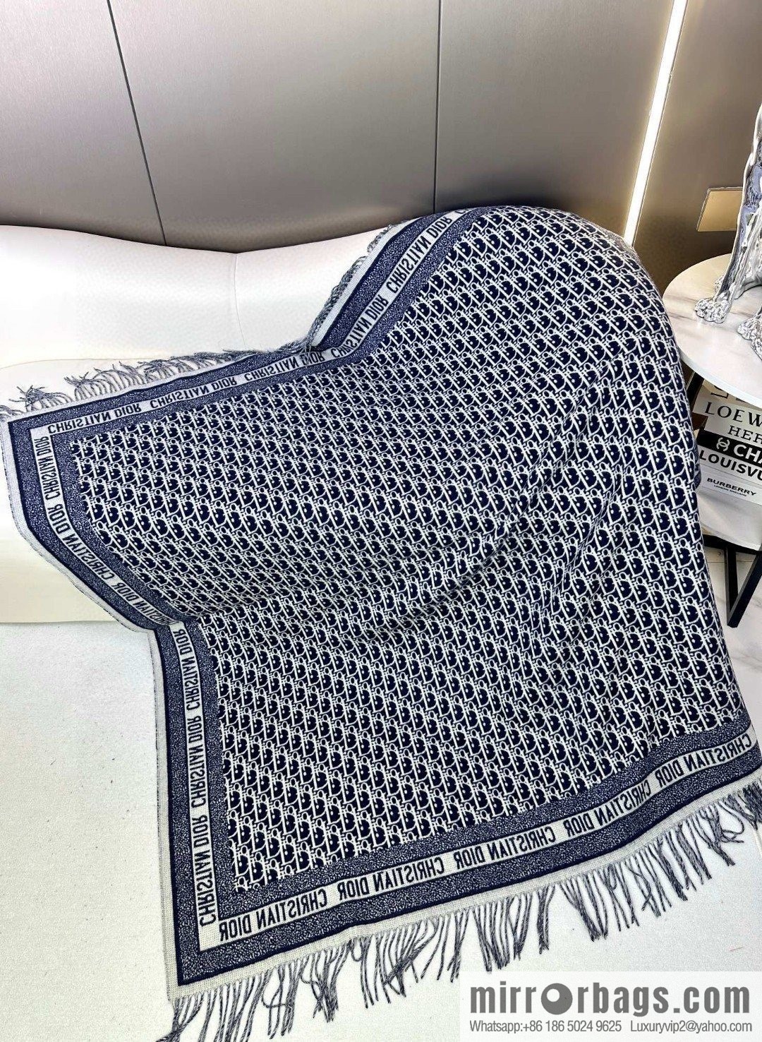 DIOR latest presbyopia elements big shawl. Blanket. Blanket