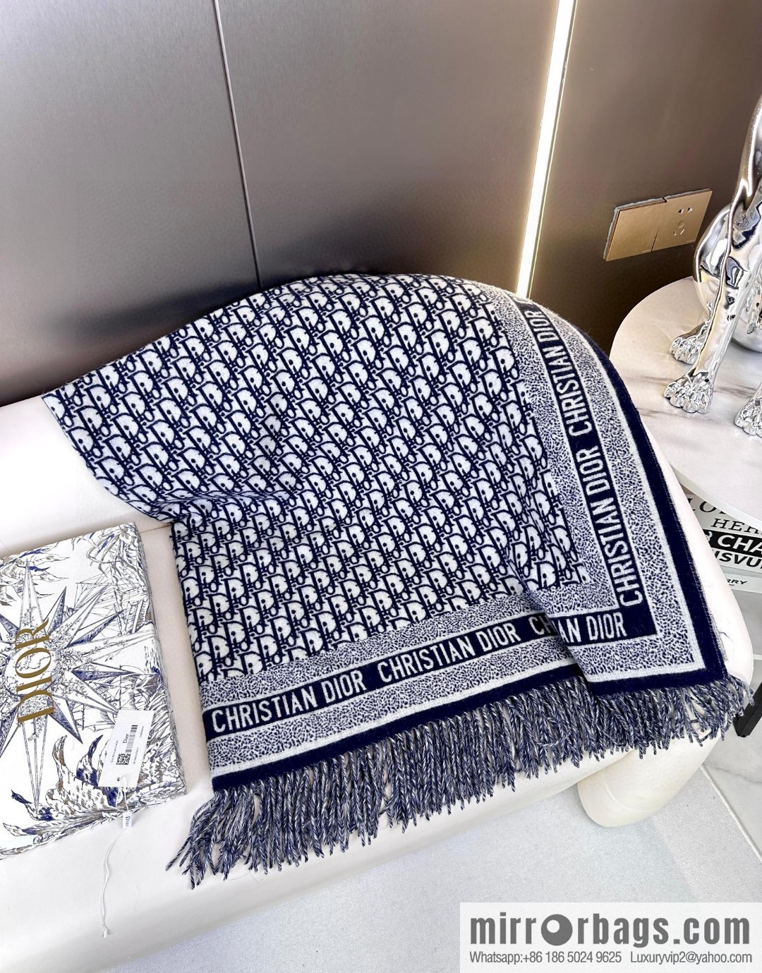 DIOR latest presbyopia elements big shawl. Blanket. Blanket