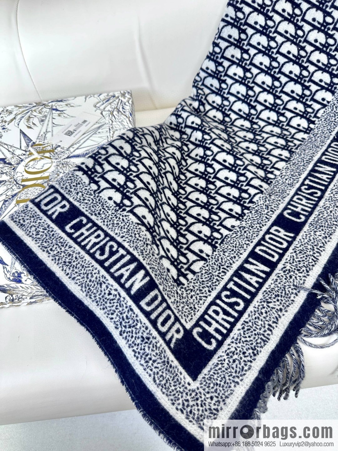 DIOR latest presbyopia elements big shawl. Blanket. Blanket