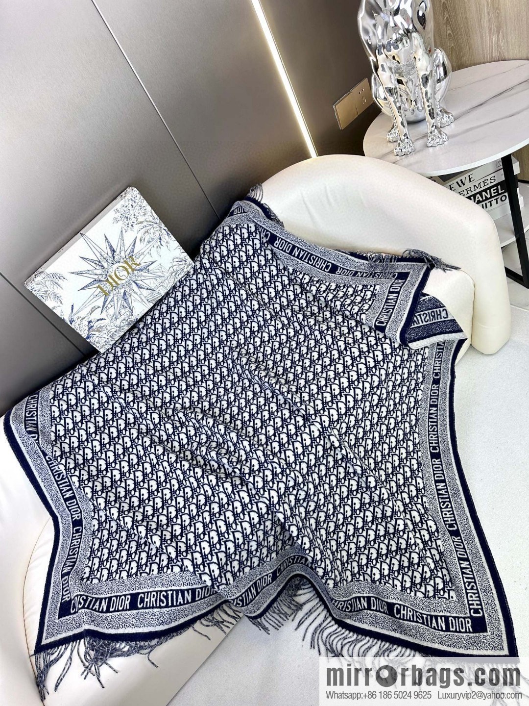 DIOR latest presbyopia elements big shawl. Blanket. Blanket