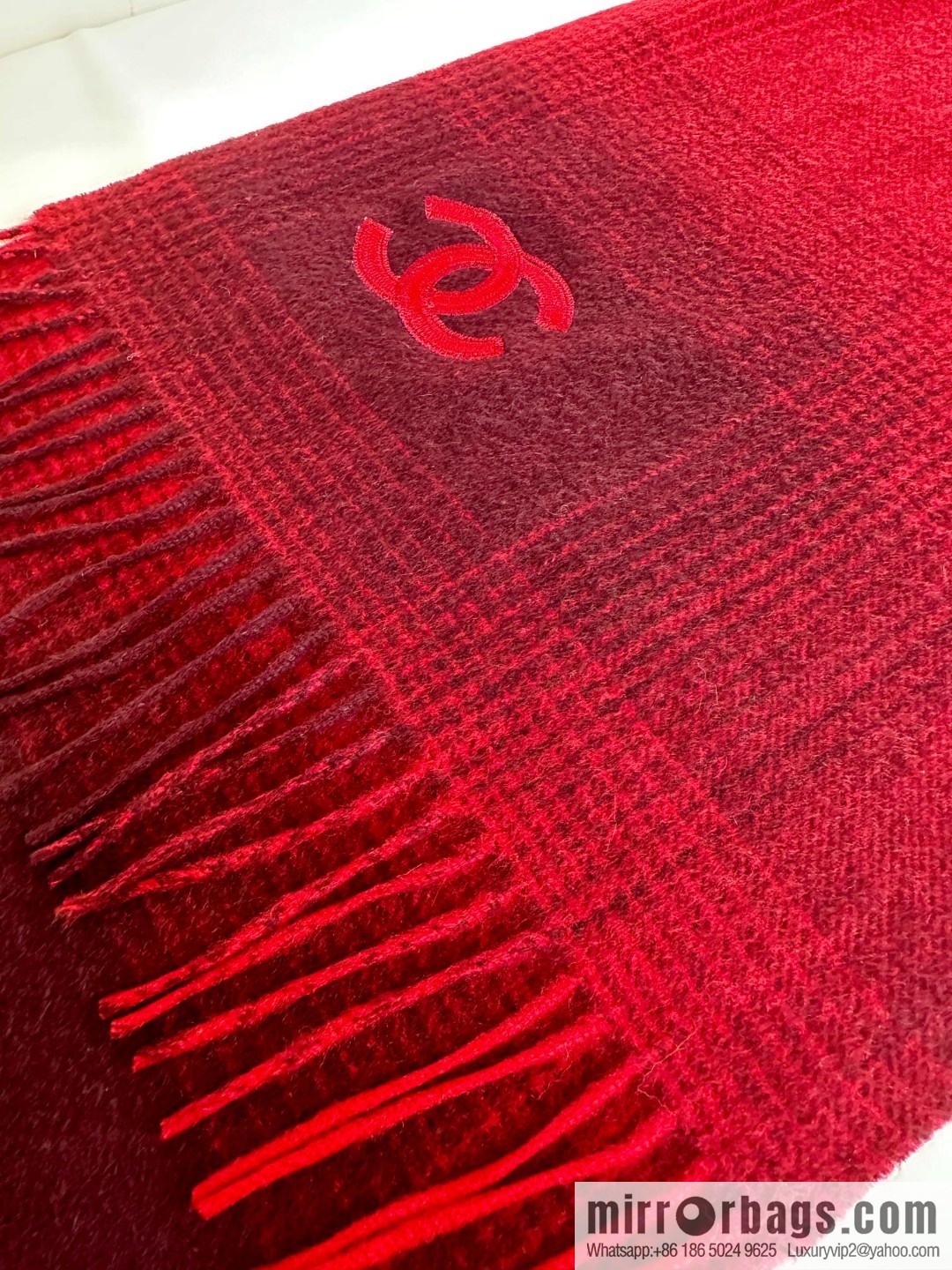 CHANEL 2023 new gradual change of color, fine cashmere scarf