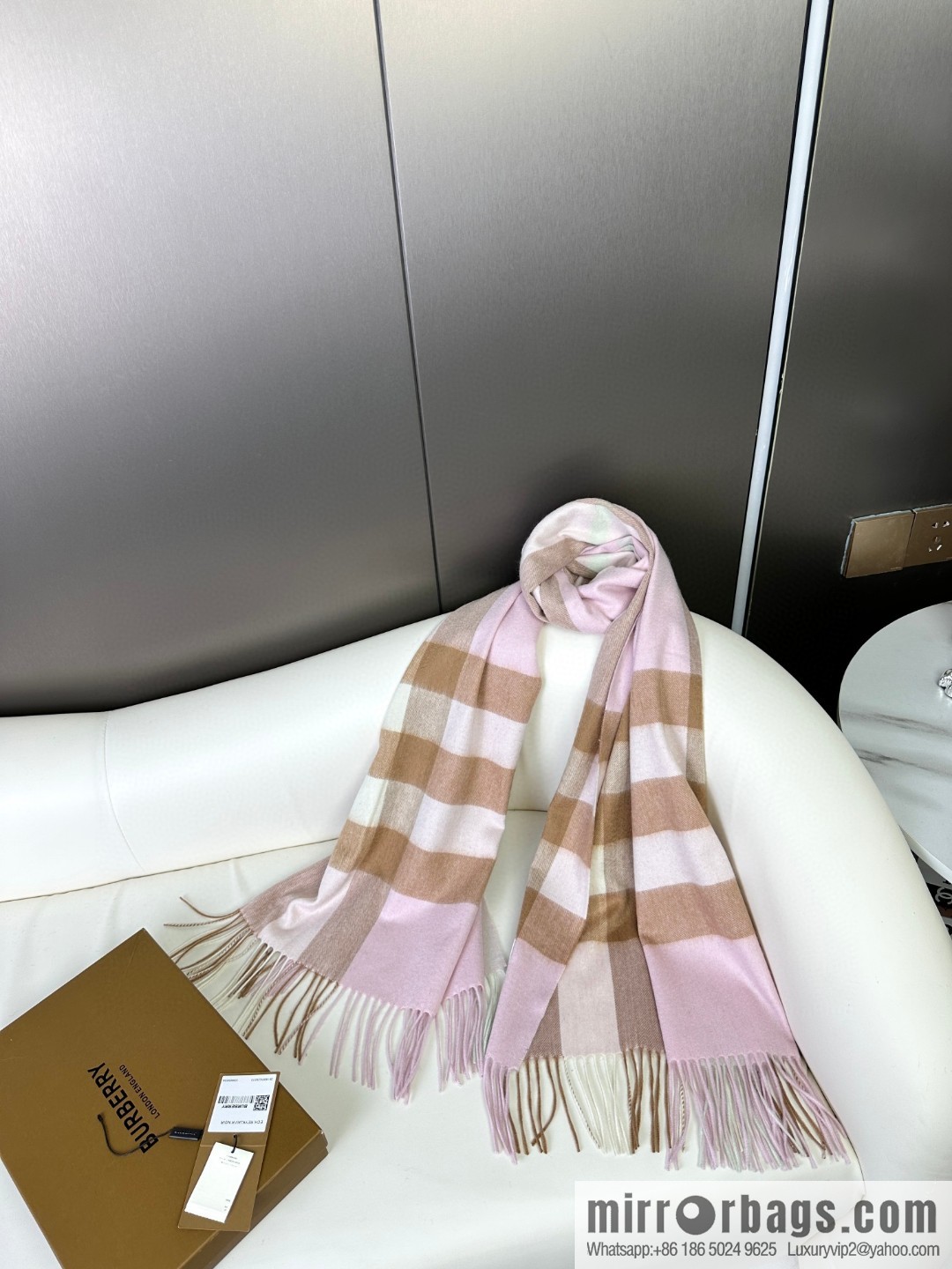 Burberry, classic big plaid shawl