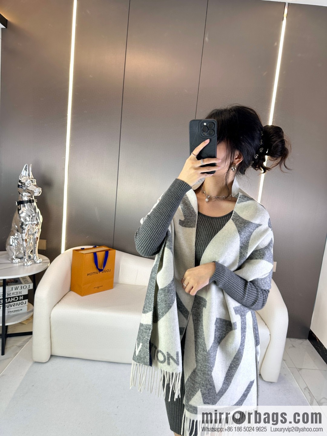 LV 2023 limited edition donkey home L gold thread large pattern shawl