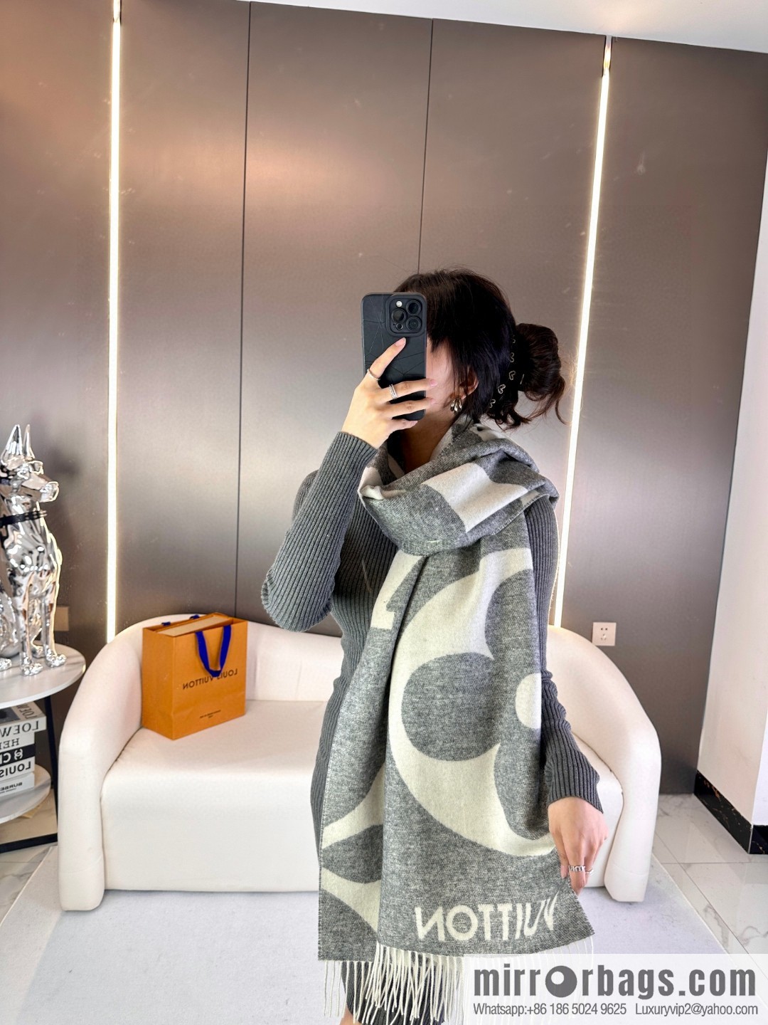 LV 2023 limited edition donkey home L gold thread large pattern shawl