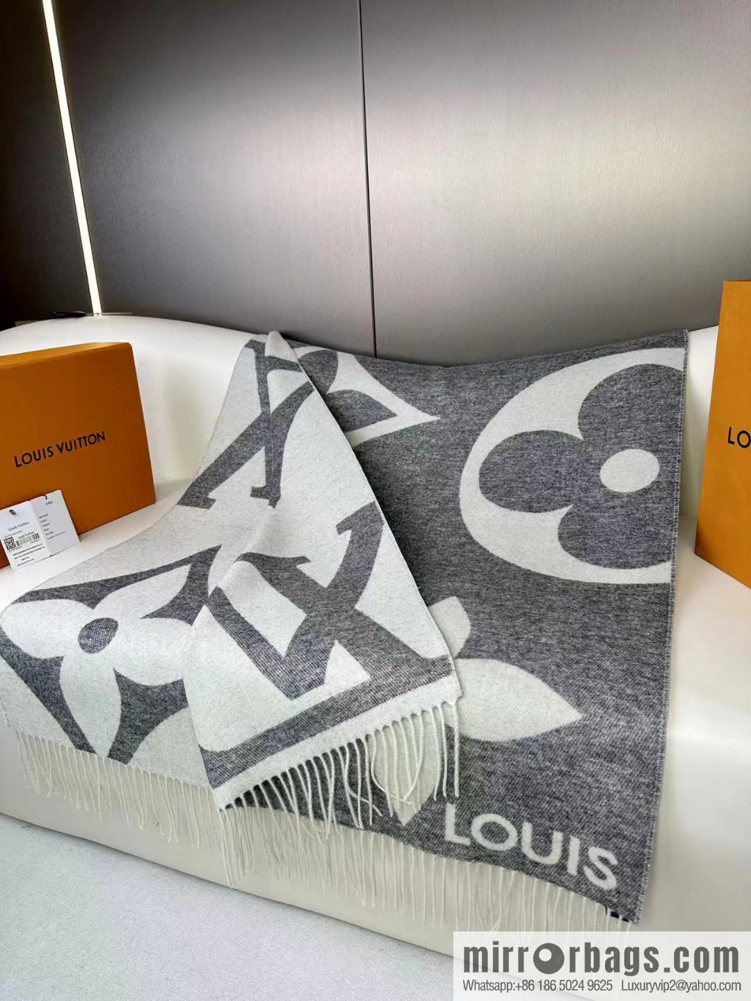 LV 2023 limited edition donkey home L gold thread large pattern shawl