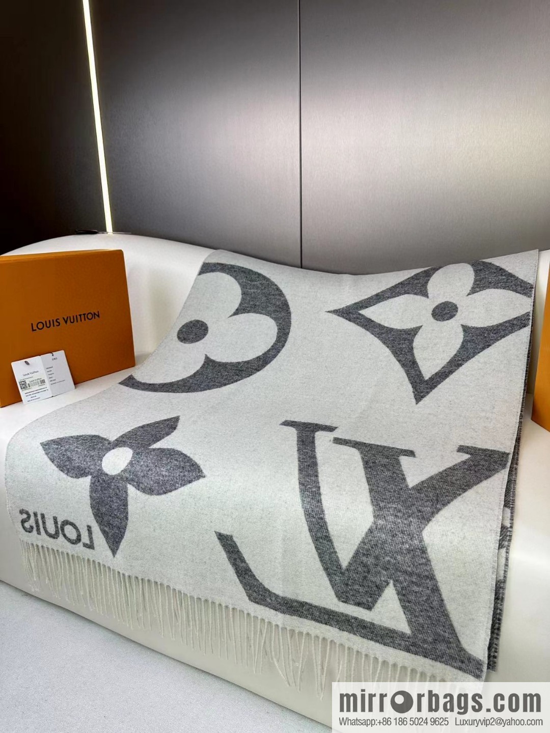 LV 2023 limited edition donkey home L gold thread large pattern shawl