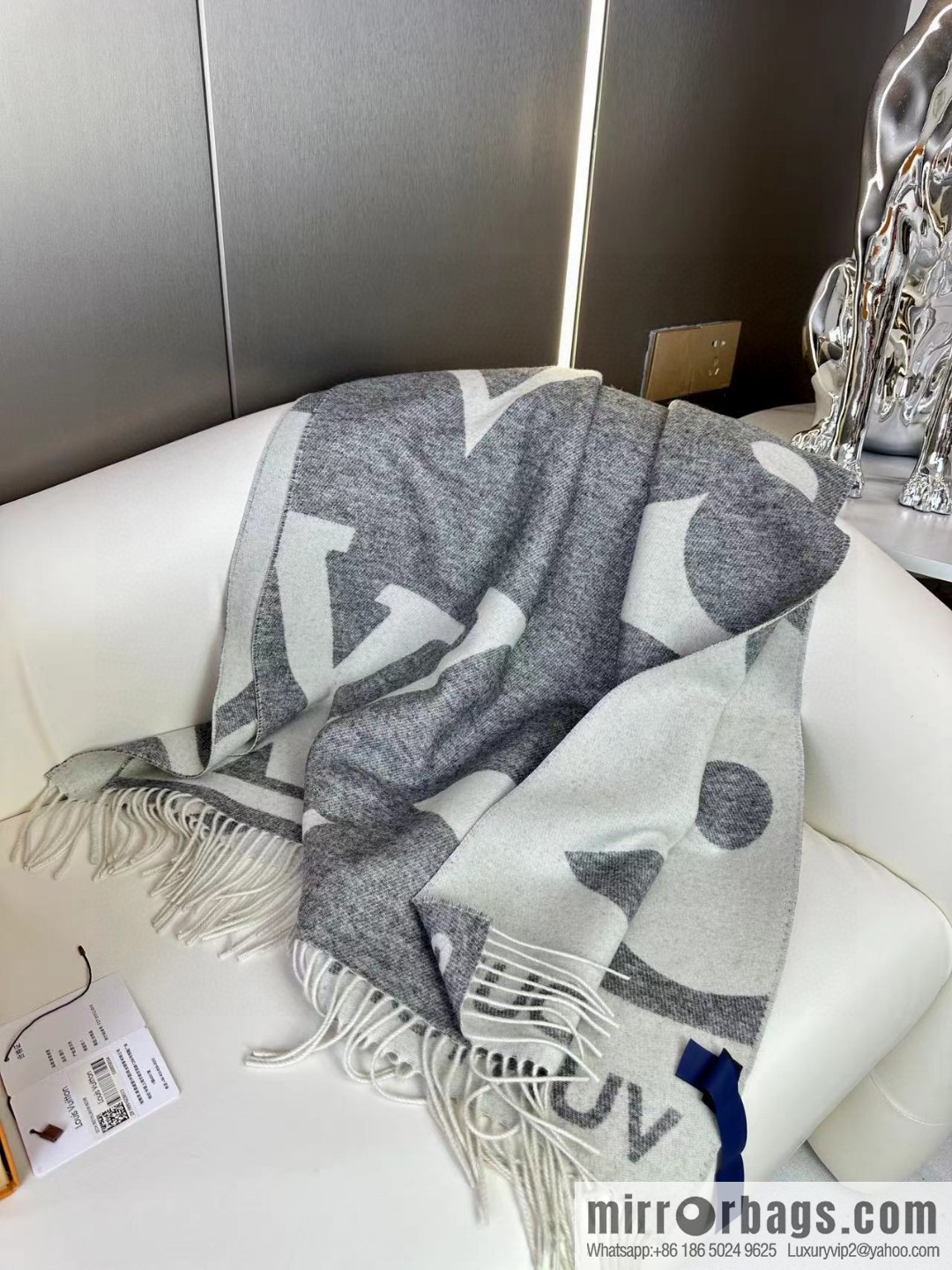 LV 2023 limited edition donkey home L gold thread large pattern shawl