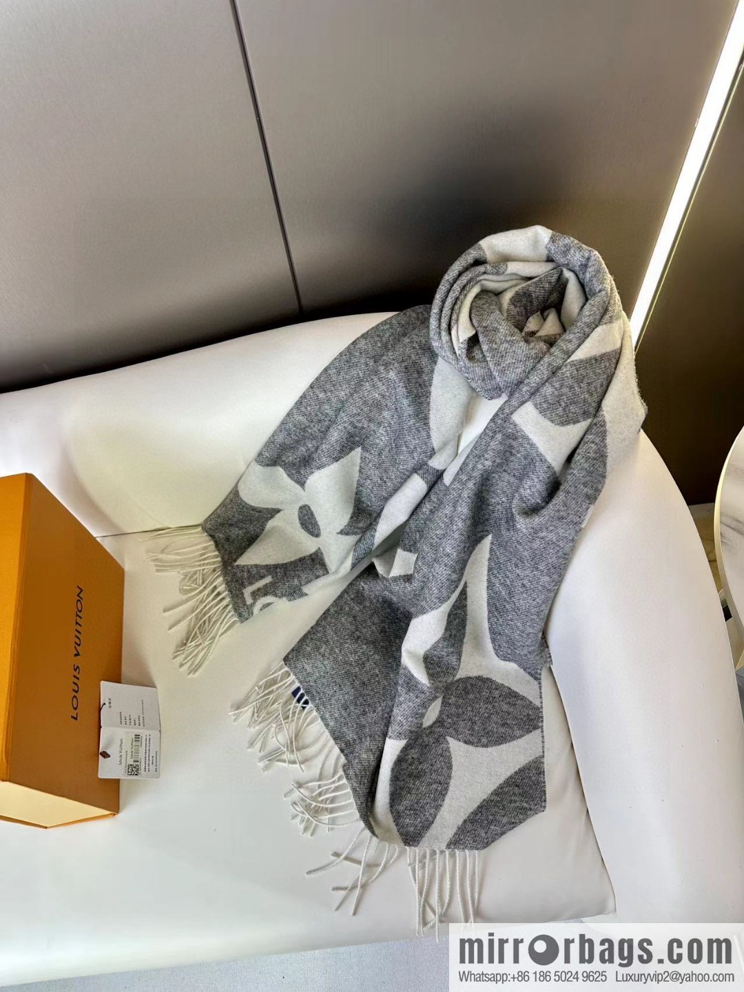 LV 2023 limited edition donkey home L gold thread large pattern shawl