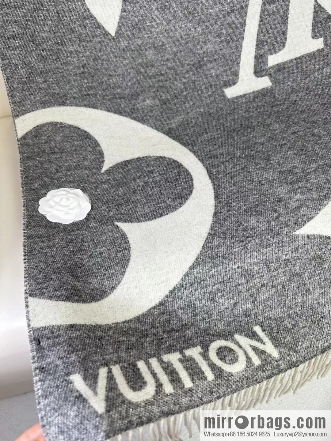 LV 2023 limited edition donkey home L gold thread large pattern shawl