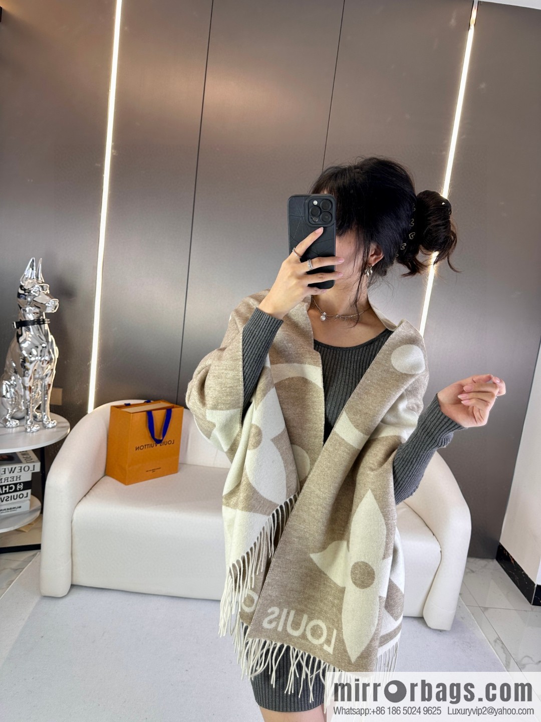LV 2023 limited edition donkey home L gold thread large pattern shawl
