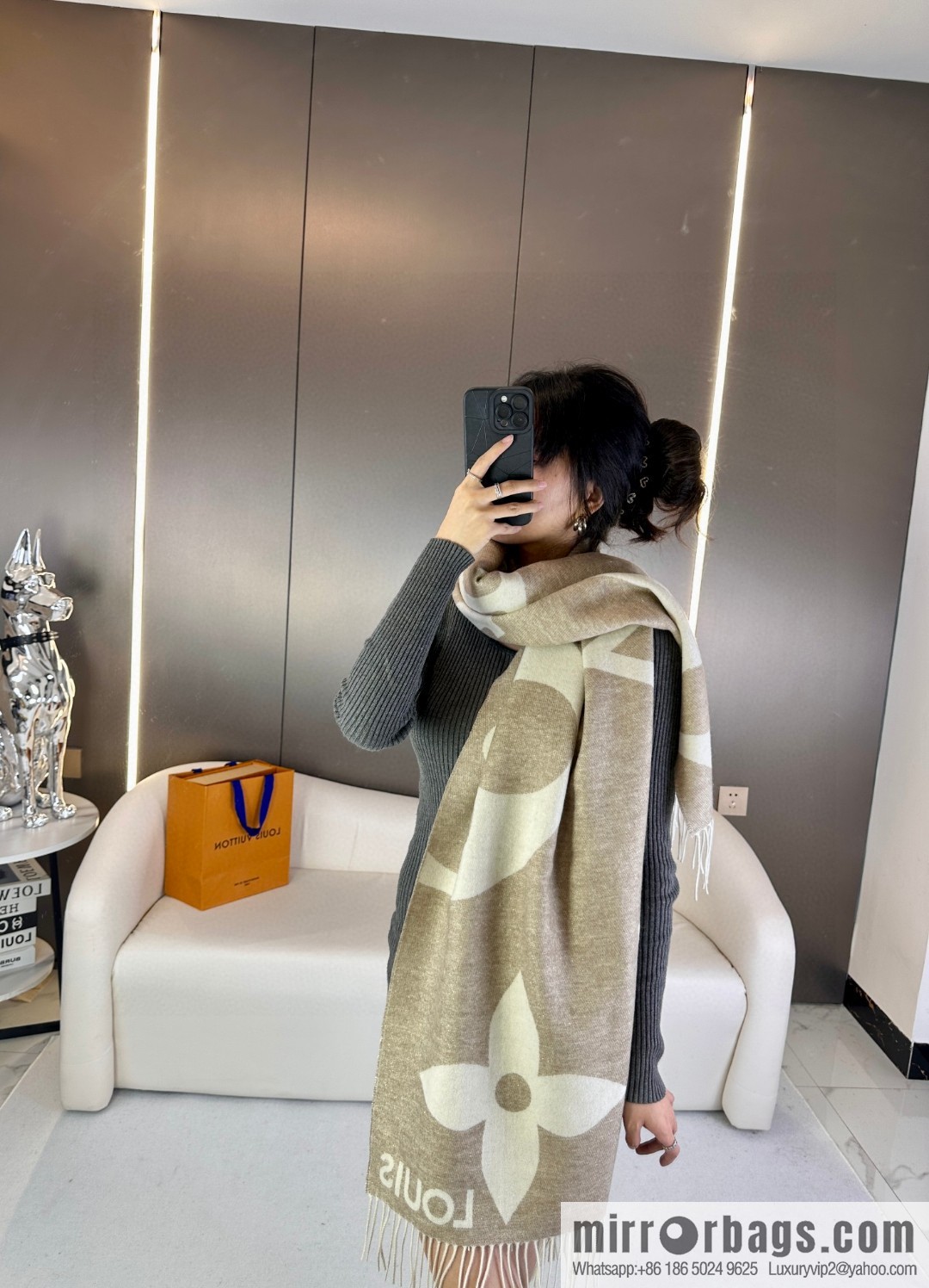 LV 2023 limited edition donkey home L gold thread large pattern shawl