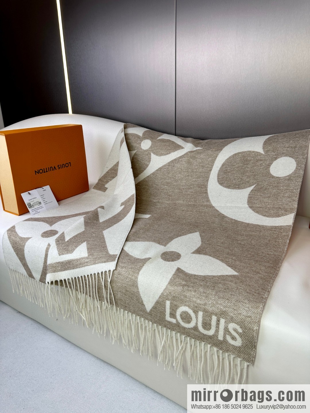 LV 2023 limited edition donkey home L gold thread large pattern shawl