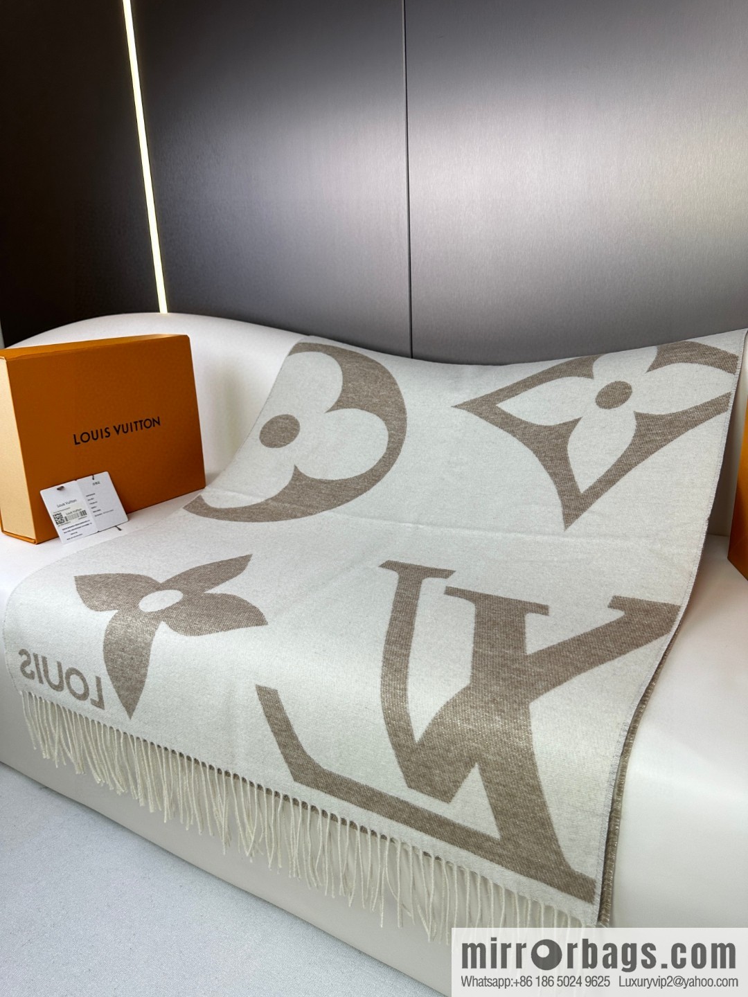 LV 2023 limited edition donkey home L gold thread large pattern shawl