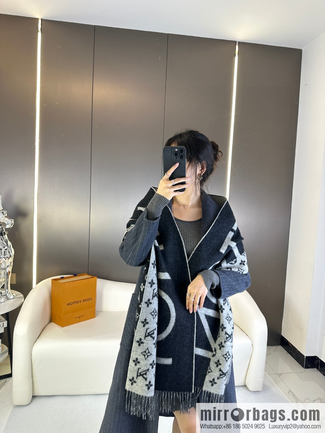 LV double color, cashmere small shawl.