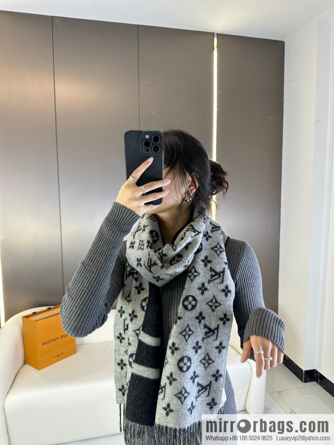 LV double color, cashmere small shawl.