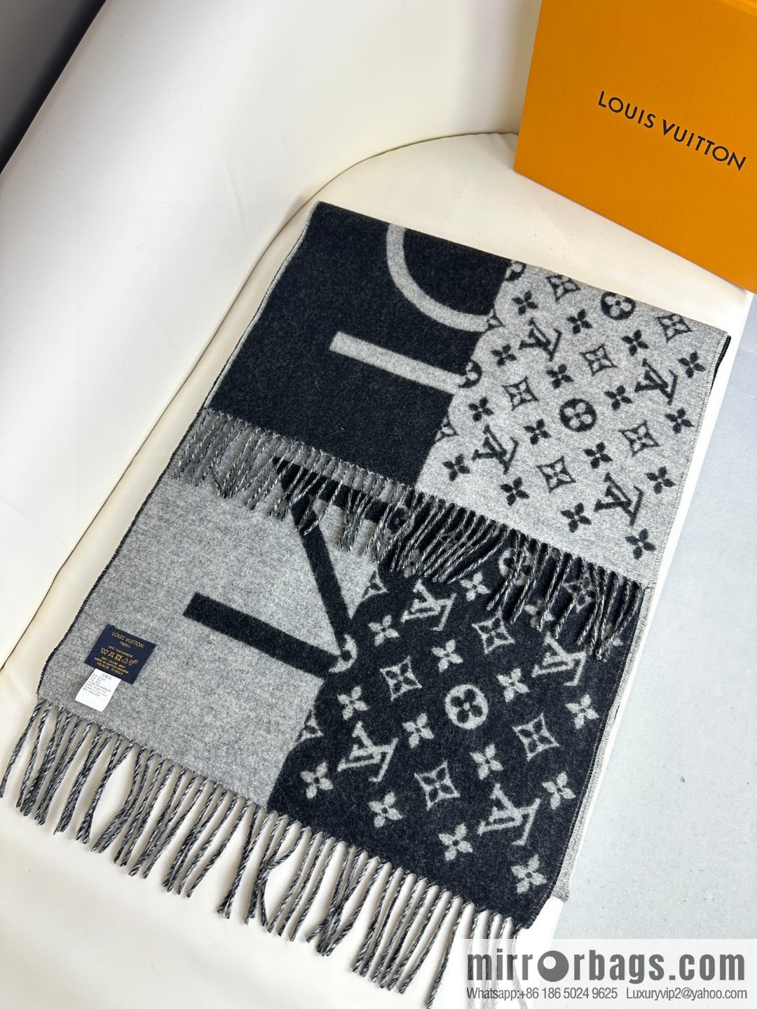 LV double color, cashmere small shawl.