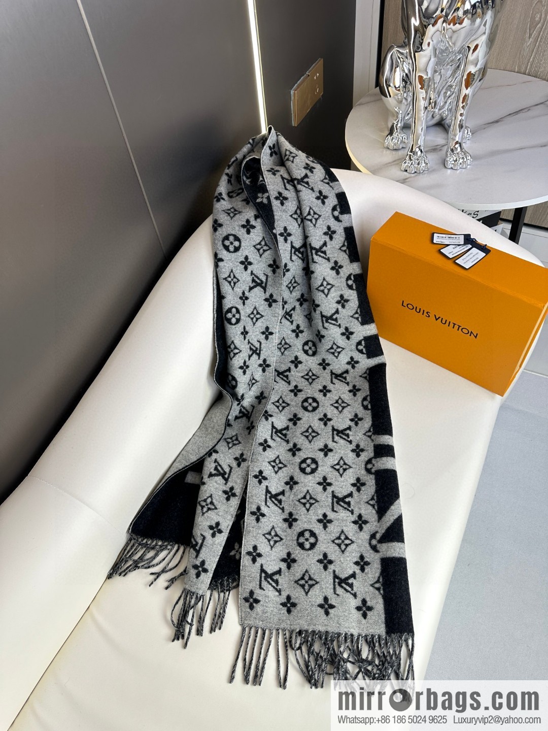LV double color, cashmere small shawl.