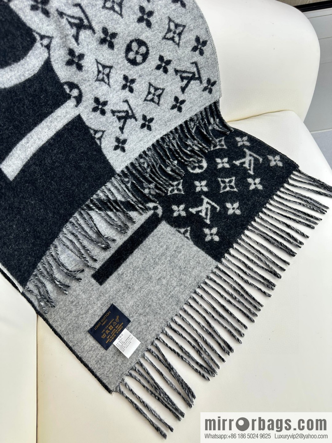 LV double color, cashmere small shawl.