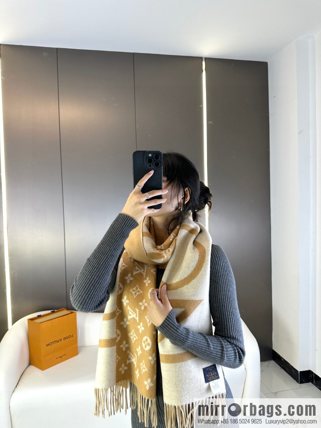 LV double color, cashmere small shawl.