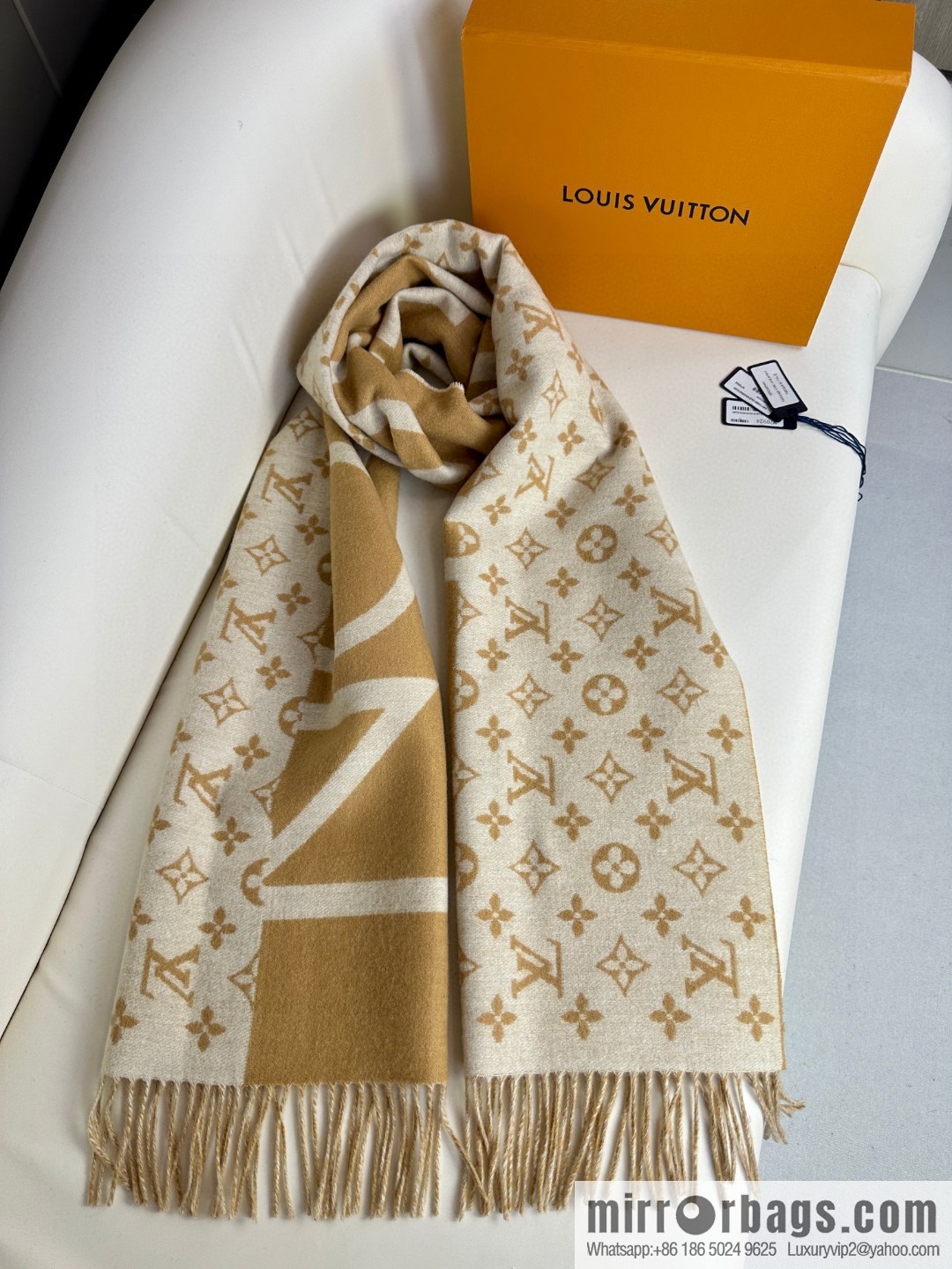LV double color, cashmere small shawl.