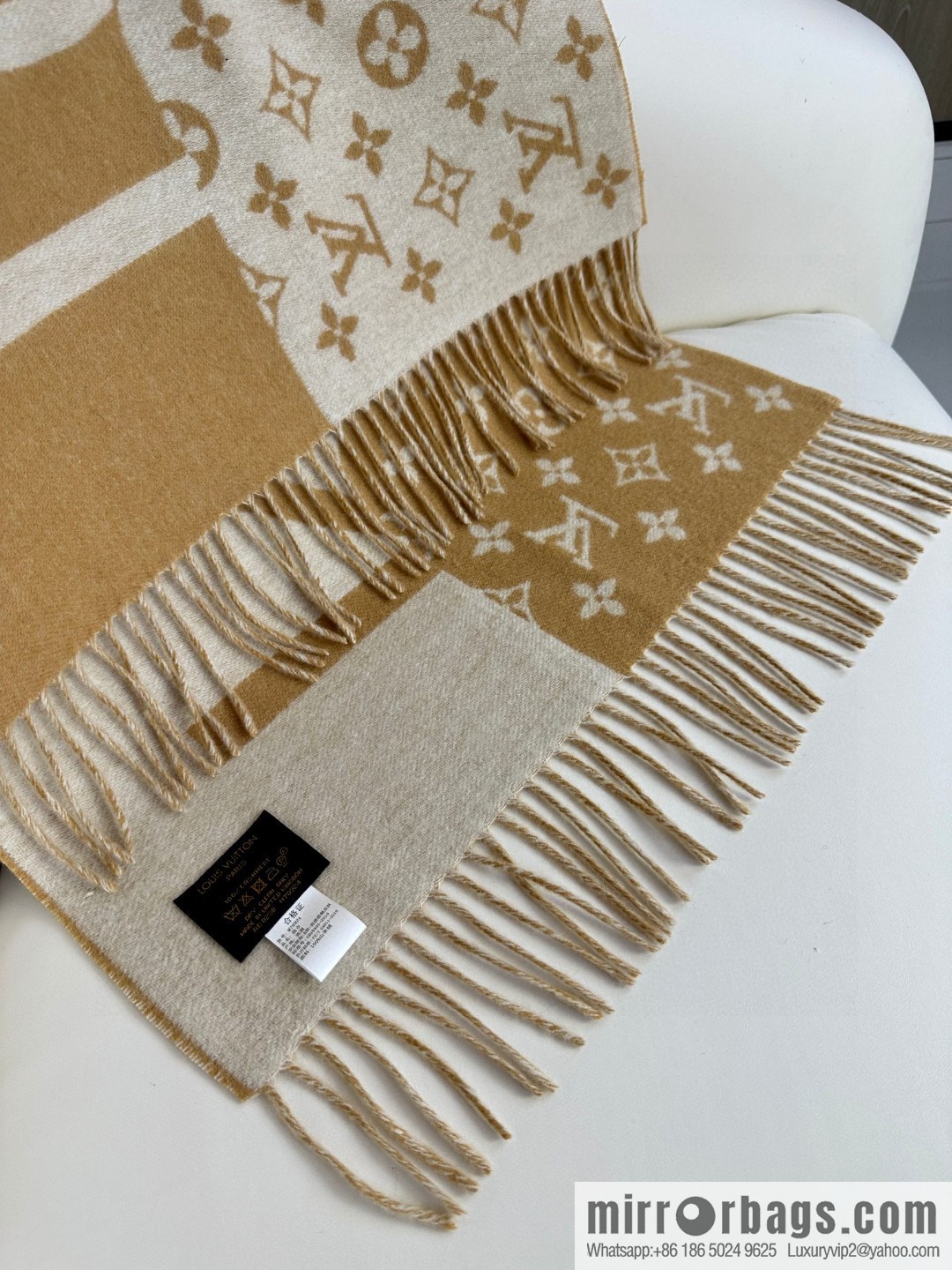 LV double color, cashmere small shawl.