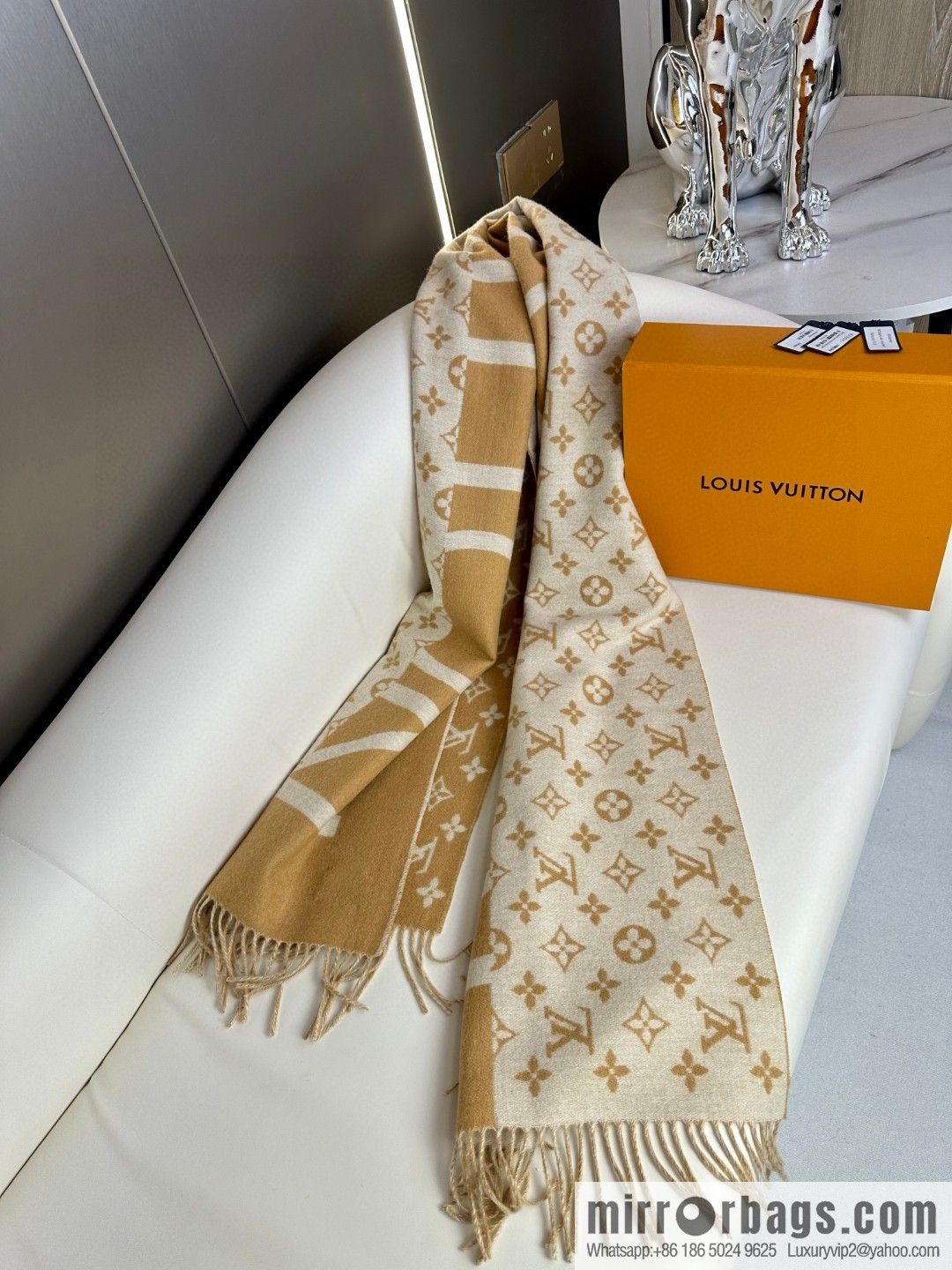 LV double color, cashmere small shawl.