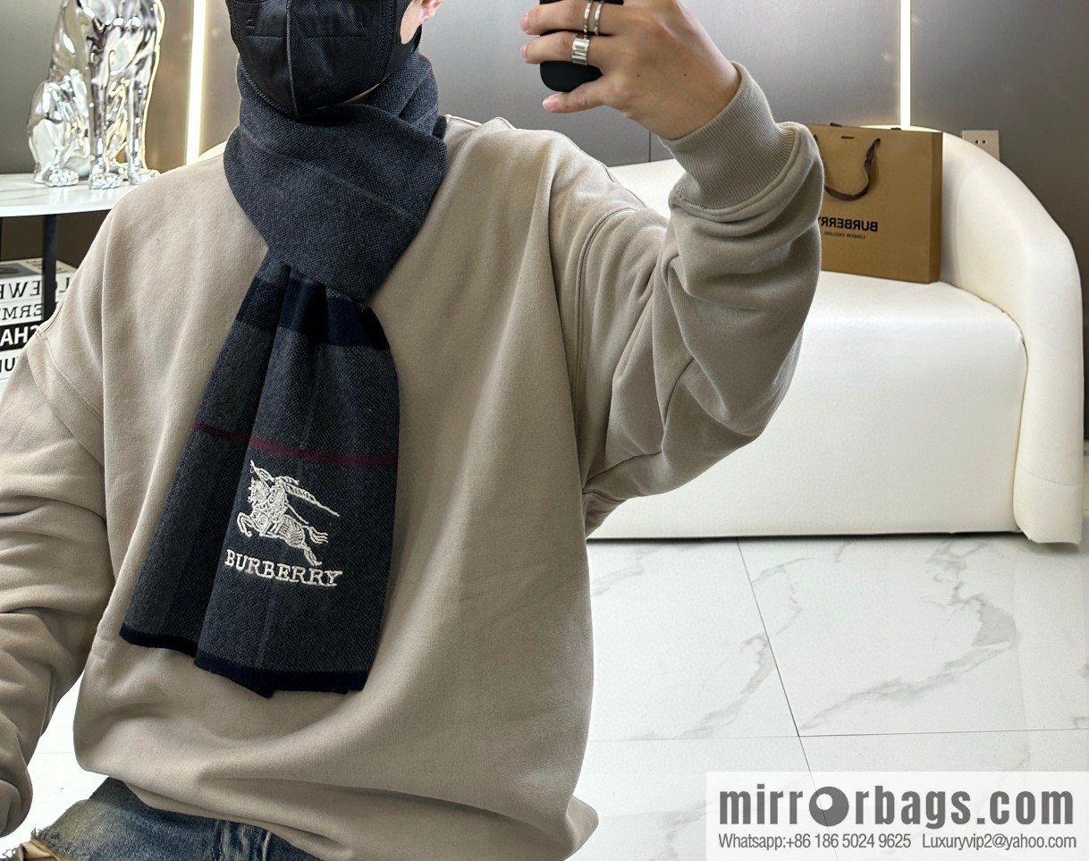 Burberry, classic warhorse plaid, high-end men's scarf