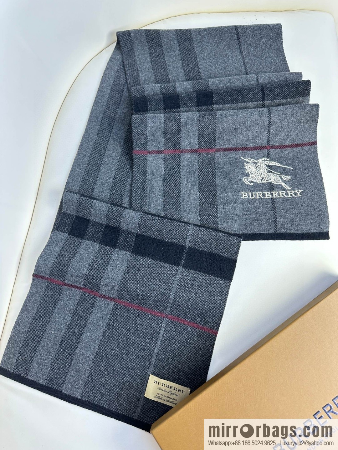 Burberry, classic warhorse plaid, high-end men's scarf