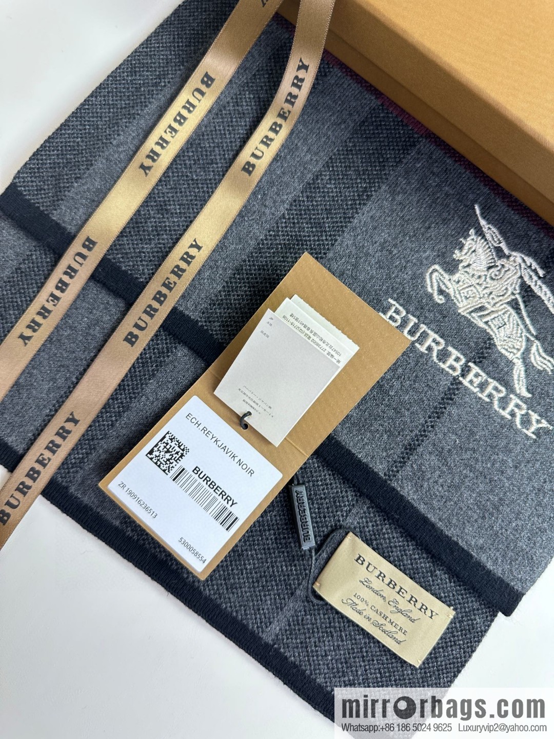 Burberry, classic warhorse plaid, high-end men's scarf