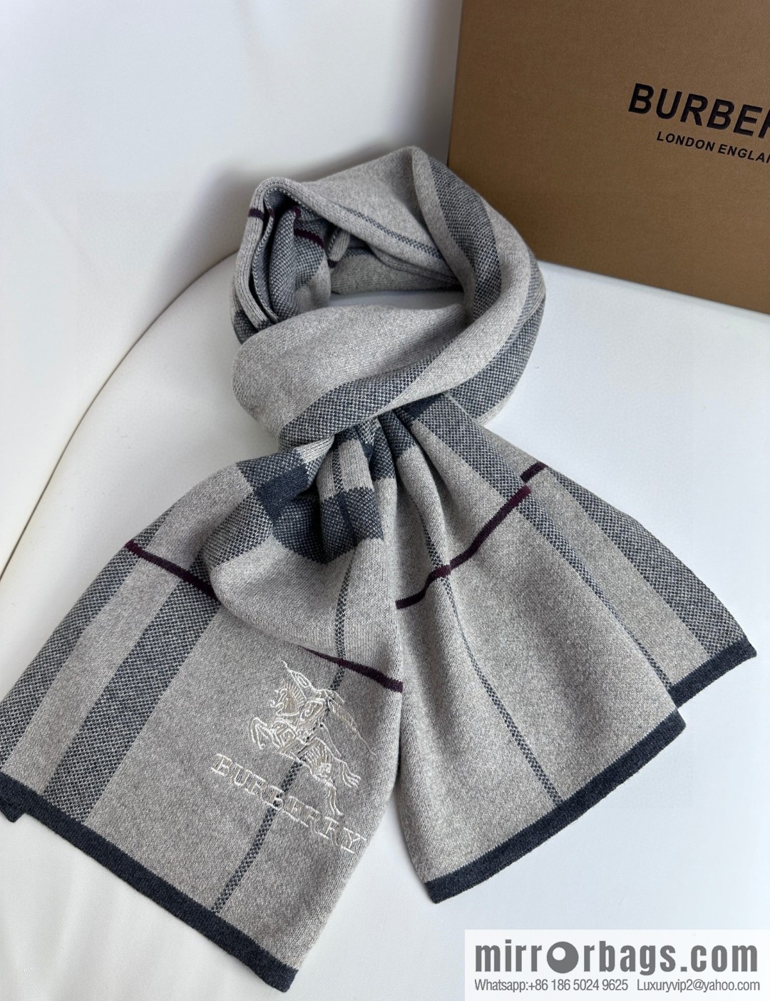 Burberry, classic warhorse plaid, high-end men's scarf