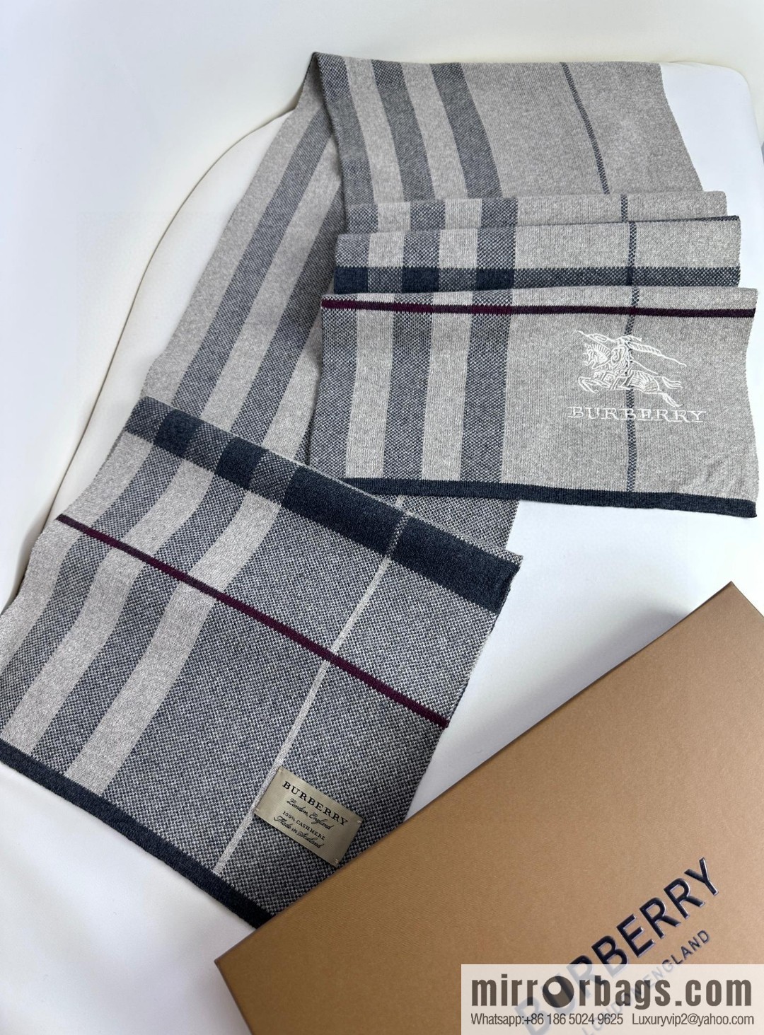 Burberry, classic warhorse plaid, high-end men's scarf