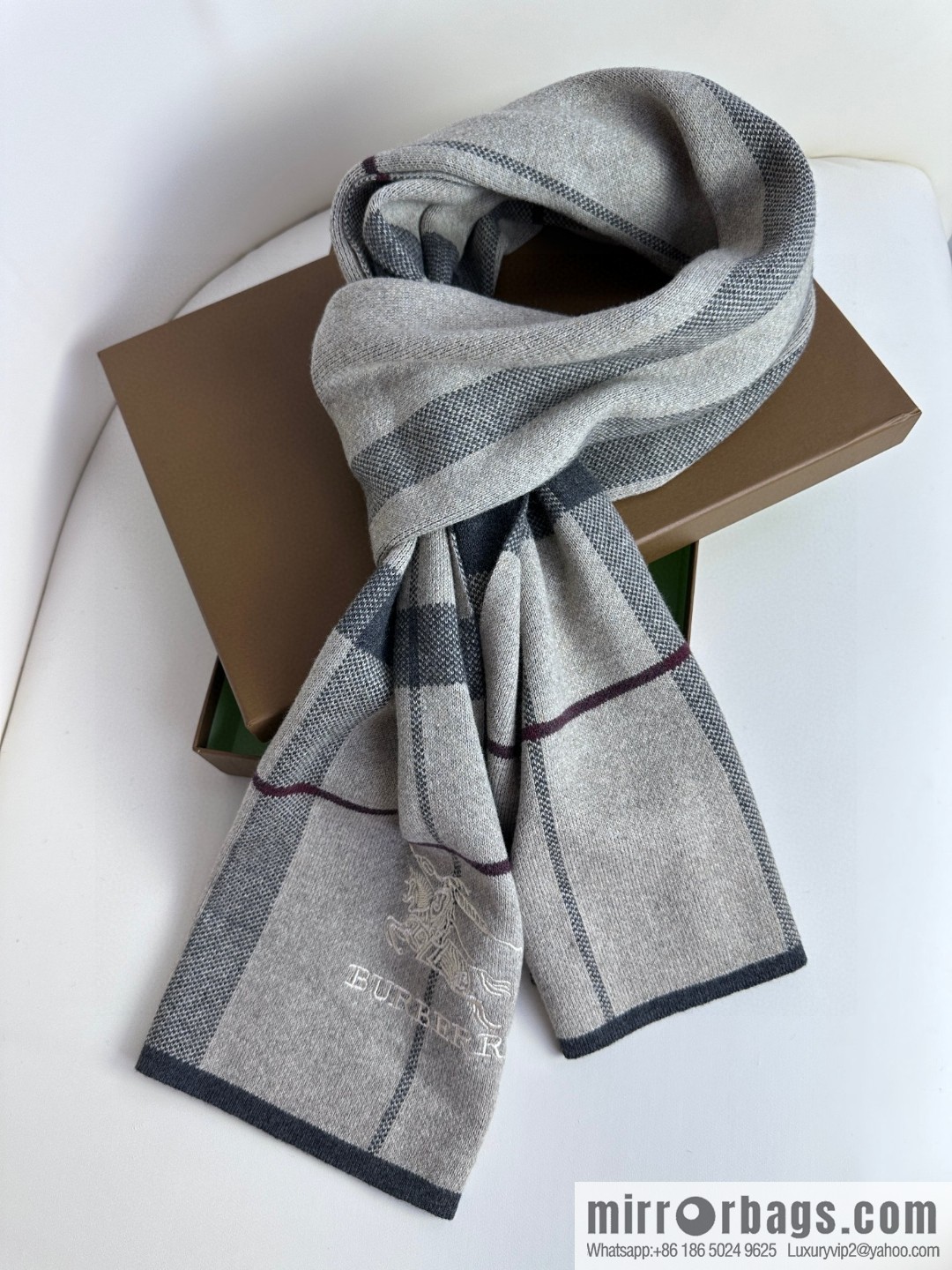 Burberry, classic warhorse plaid, high-end men's scarf