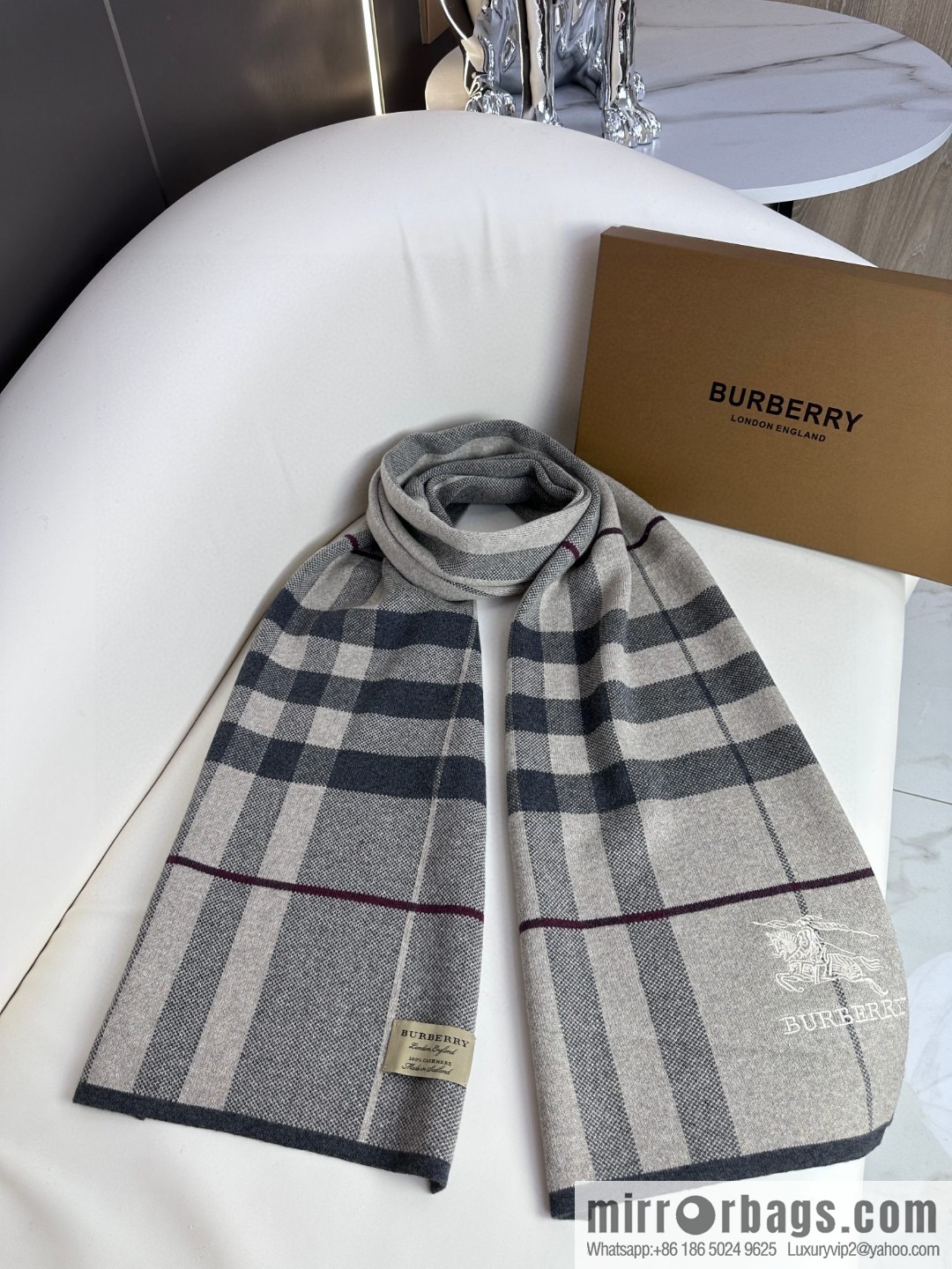Burberry, classic warhorse plaid, high-end men's scarf