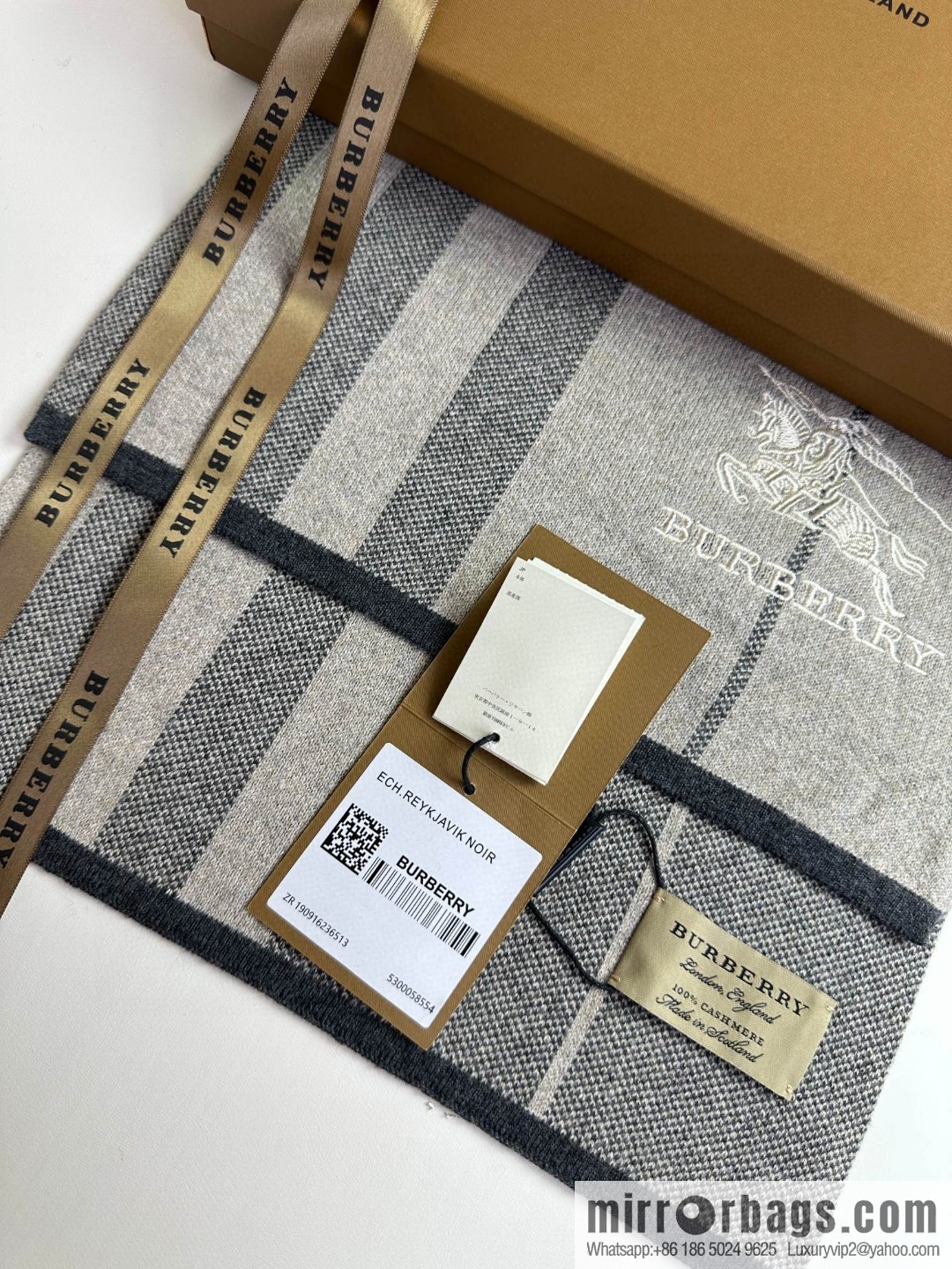 Burberry, classic warhorse plaid, high-end men's scarf