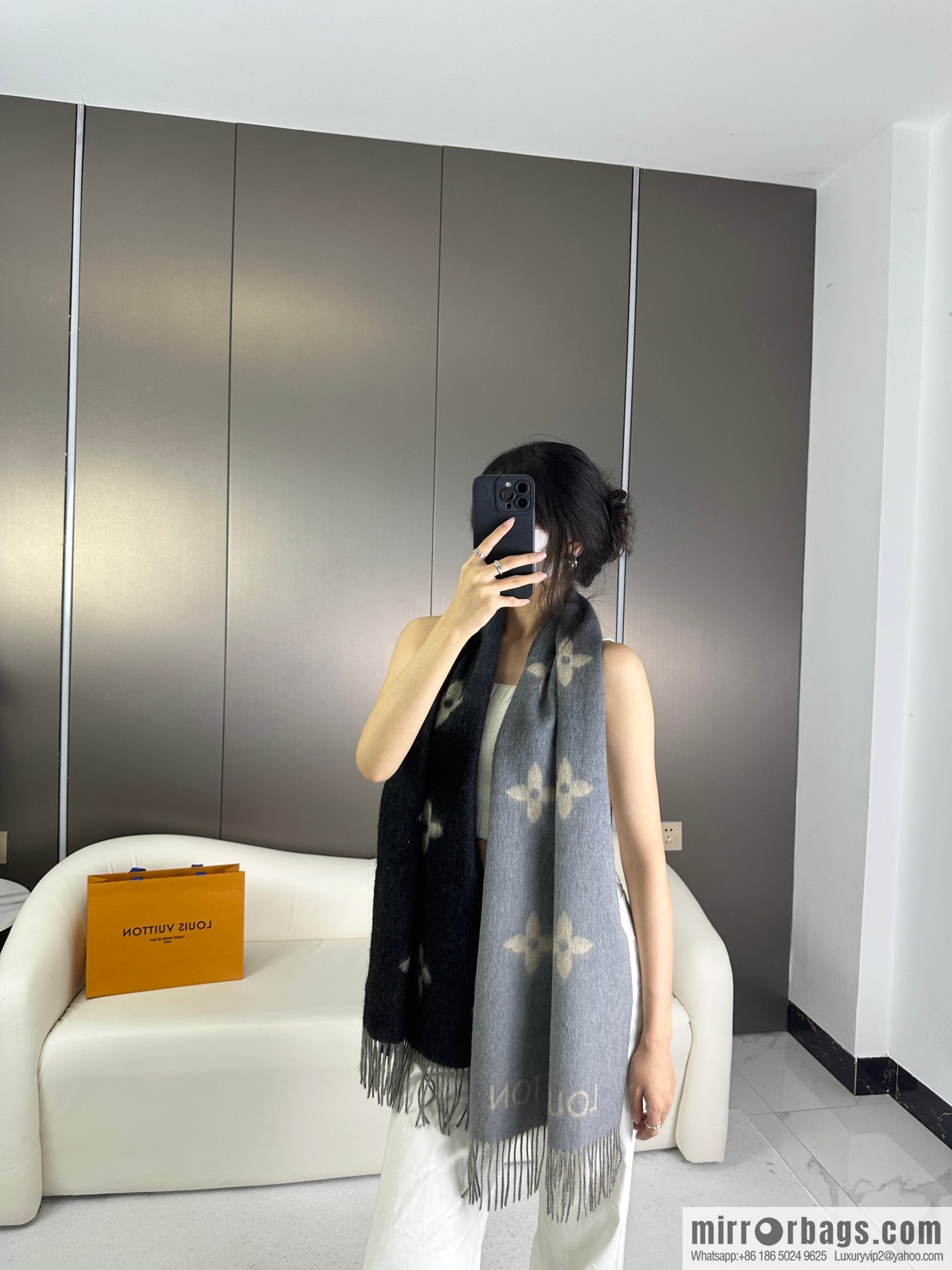 LV 𝑹𝒆𝒚𝒌𝒋𝒂𝒗𝒊𝒌 Double Sided Cashmere Scarf
