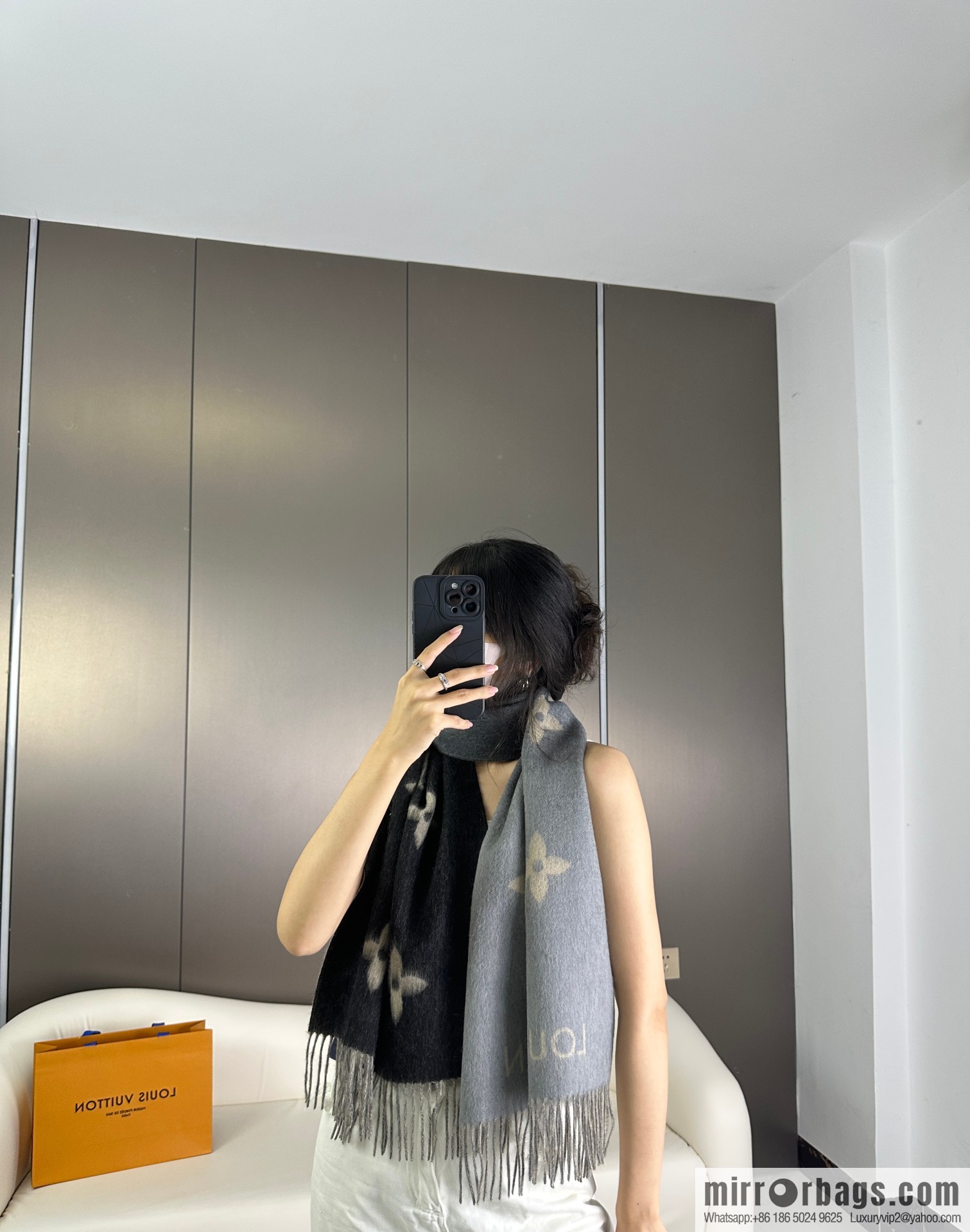 LV 𝑹𝒆𝒚𝒌𝒋𝒂𝒗𝒊𝒌 Double Sided Cashmere Scarf