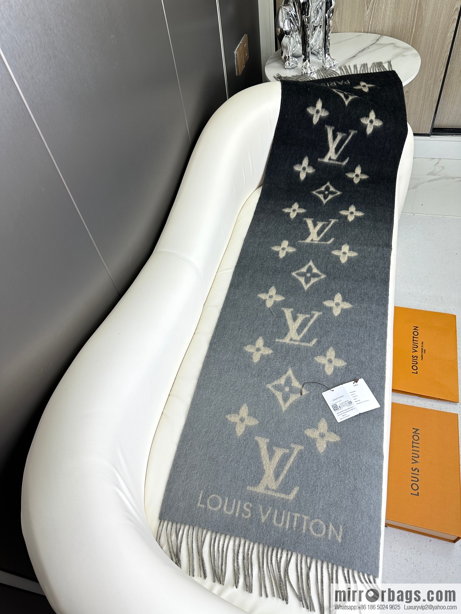 LV 𝑹𝒆𝒚𝒌𝒋𝒂𝒗𝒊𝒌 Double Sided Cashmere Scarf