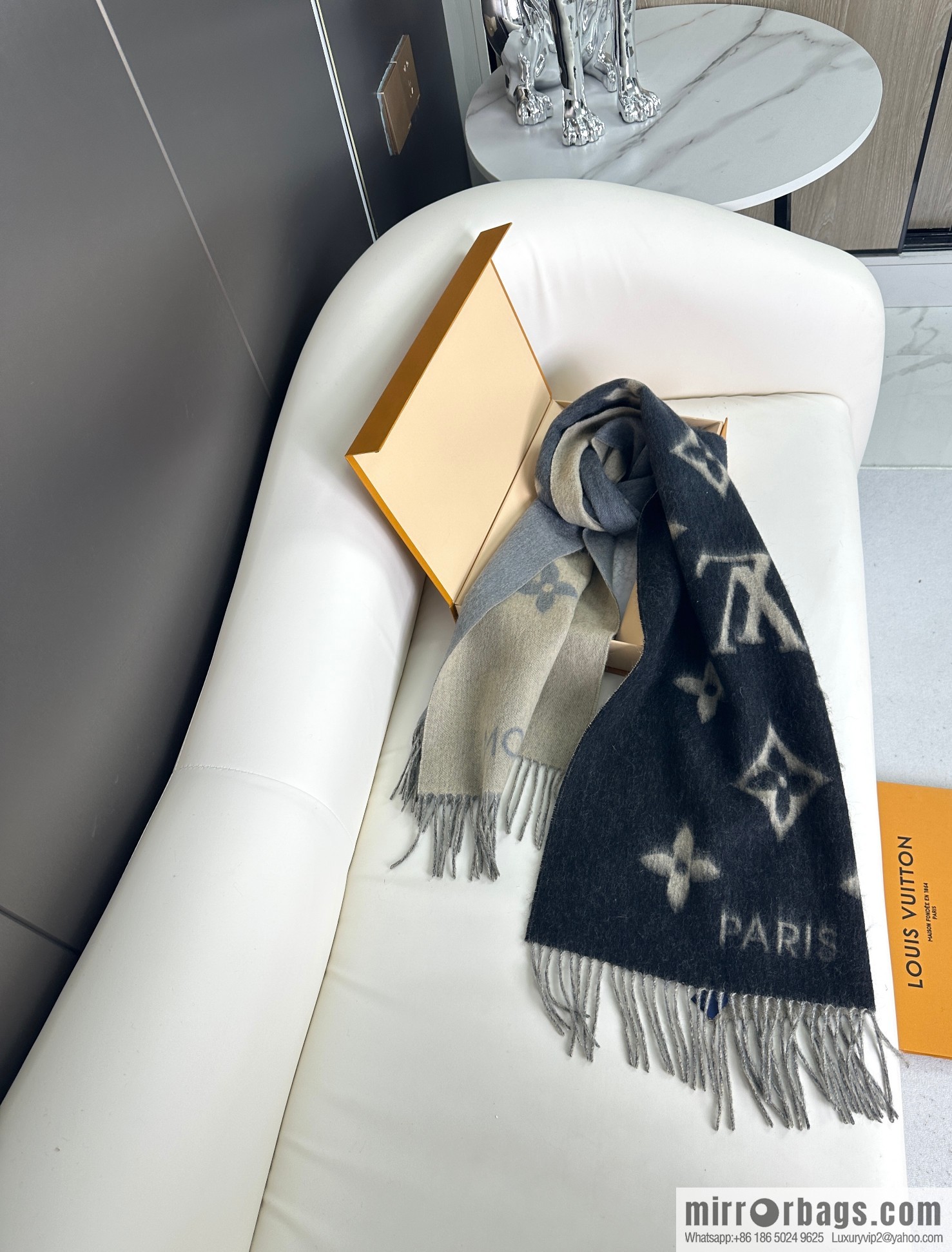 LV 𝑹𝒆𝒚𝒌𝒋𝒂𝒗𝒊𝒌 Double Sided Cashmere Scarf