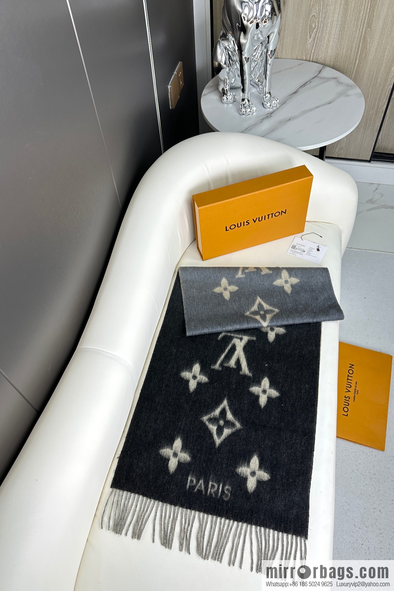 LV 𝑹𝒆𝒚𝒌𝒋𝒂𝒗𝒊𝒌 Double Sided Cashmere Scarf