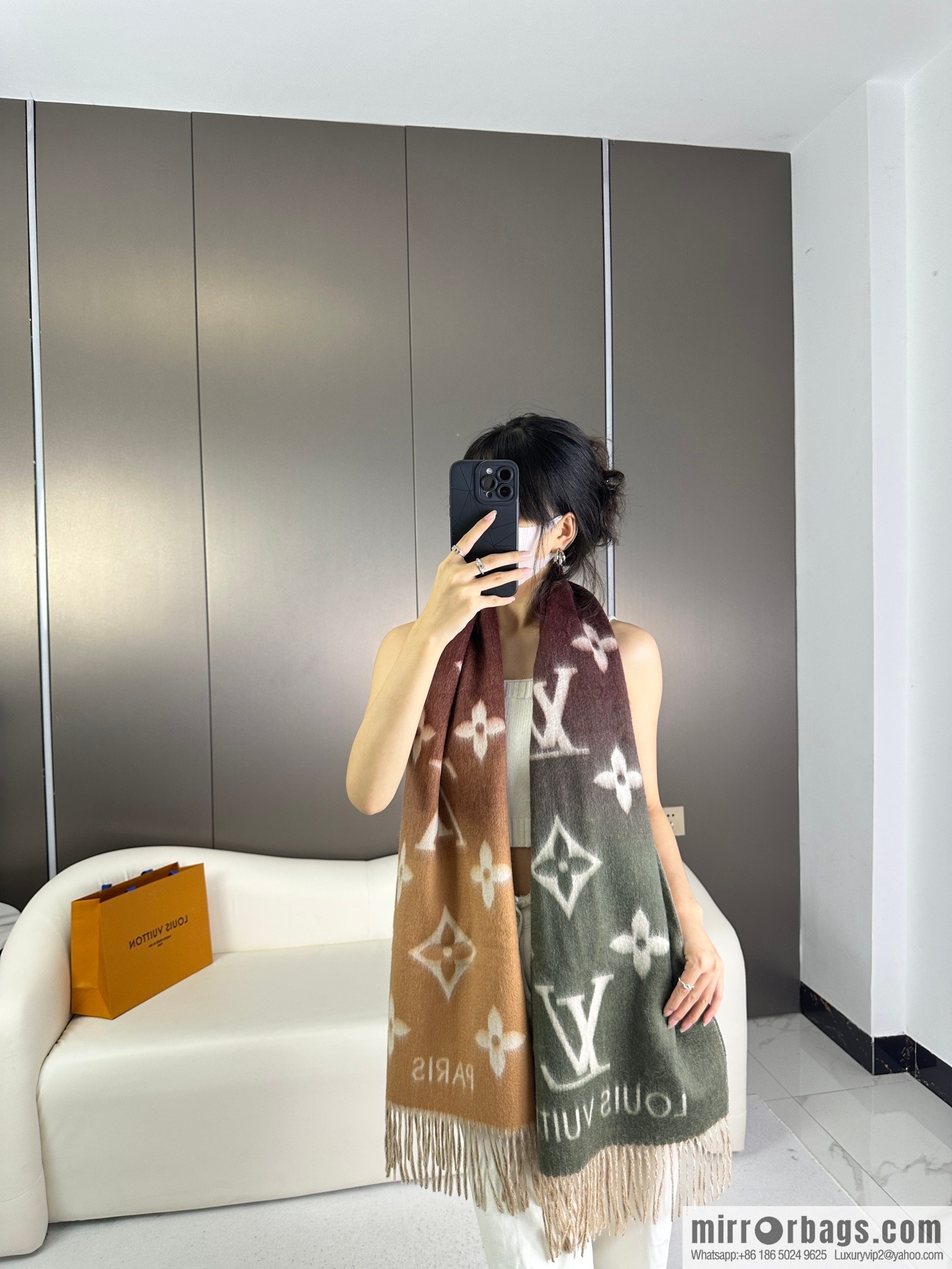 LV 𝑹𝒆𝒚𝒌𝒋𝒂𝒗𝒊𝒌 Double Sided Cashmere Scarf